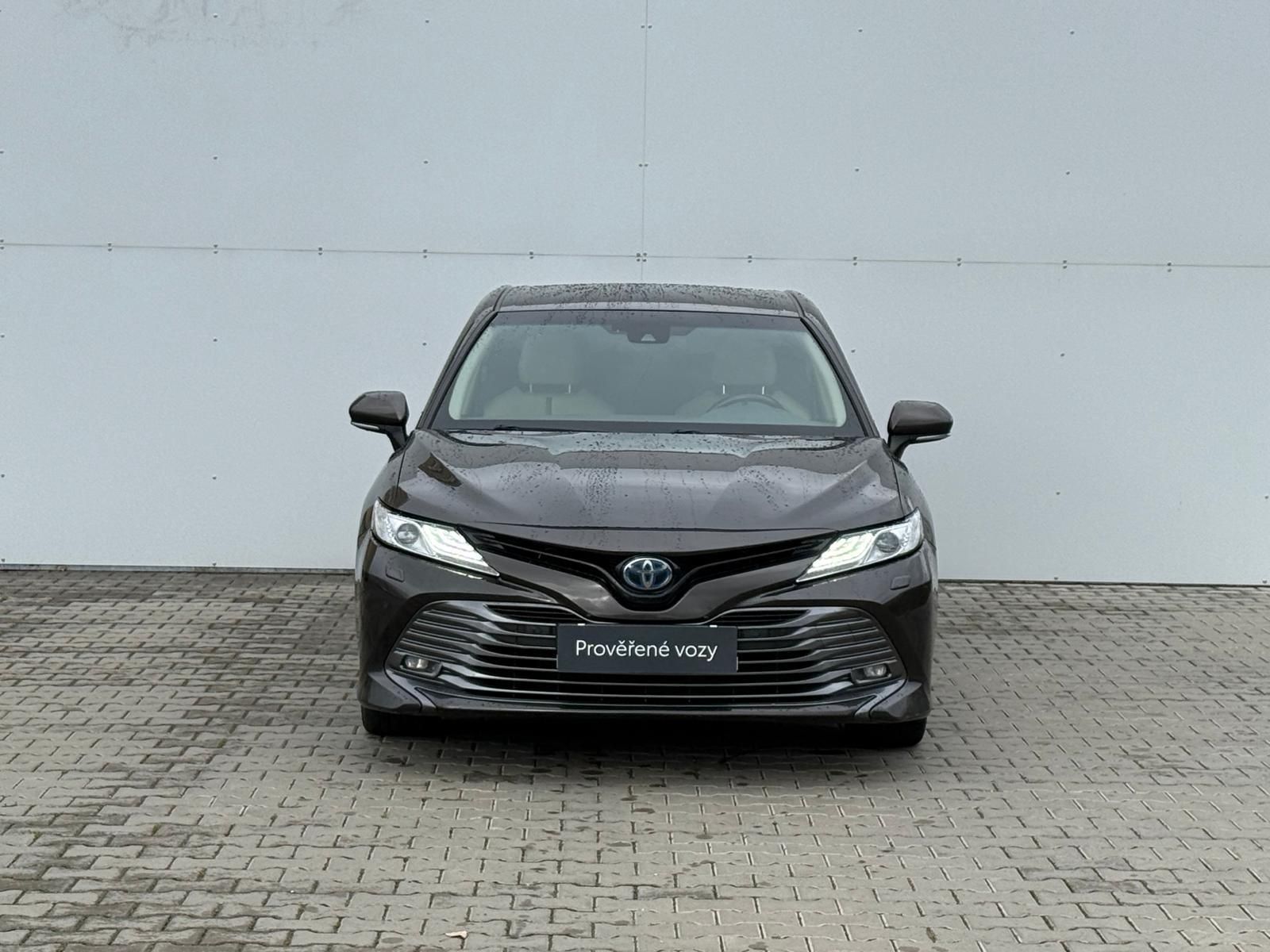 Toyota Camry, 2.5 e-CVT HSD Executive - fotka 4