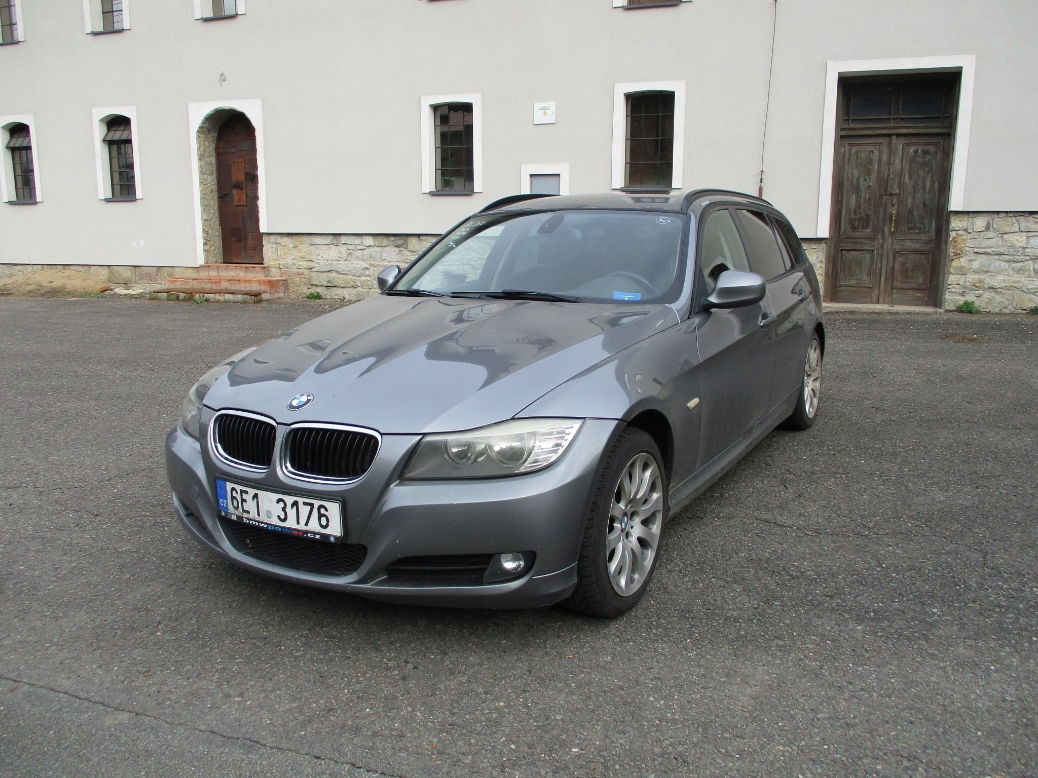BMW Řada 3, 318 D