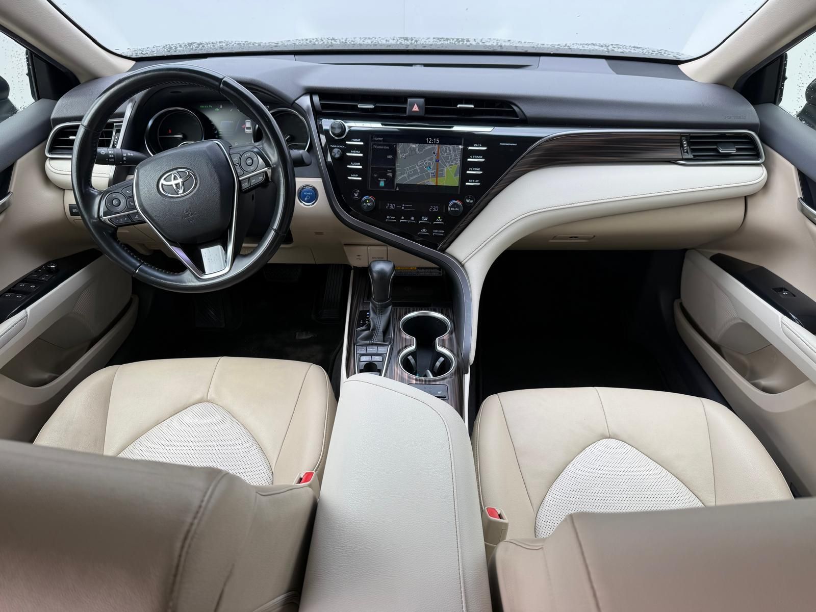 Toyota Camry, 2.5 e-CVT HSD Executive - fotka 5