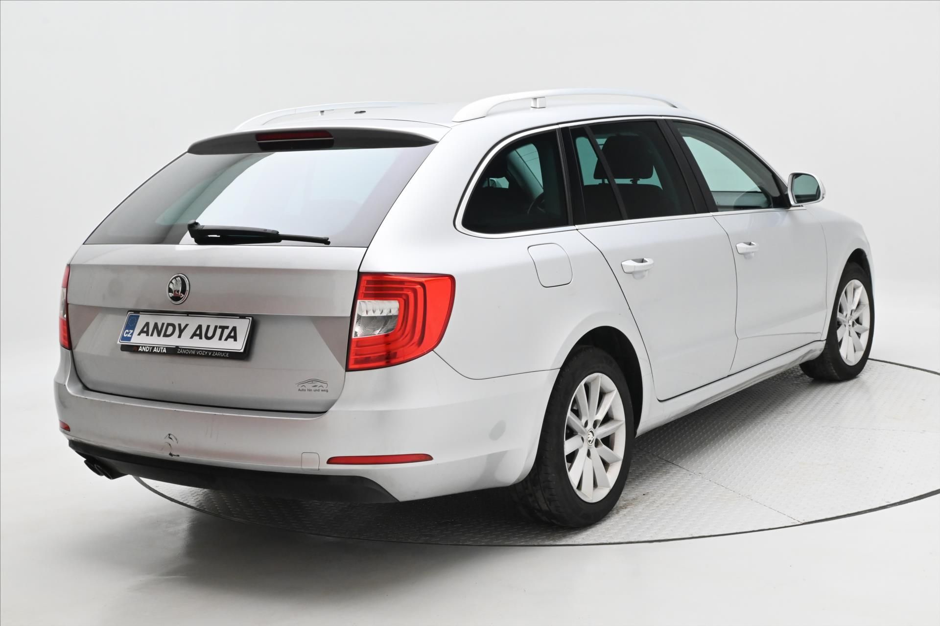 Škoda Superb, 2,0 TDI 103 kW Ambition Servis - fotka 5