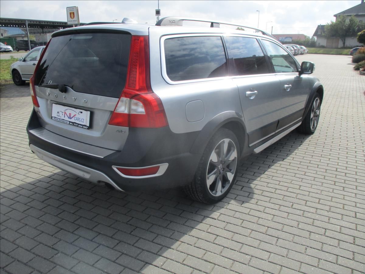 Volvo XC70, 2,4 D5 AWD MANUAL CROSSCOUNTRY - fotka 4
