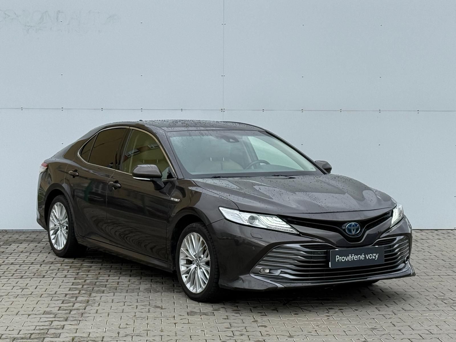 Toyota Camry, 2.5 e-CVT HSD Executive - fotka 6