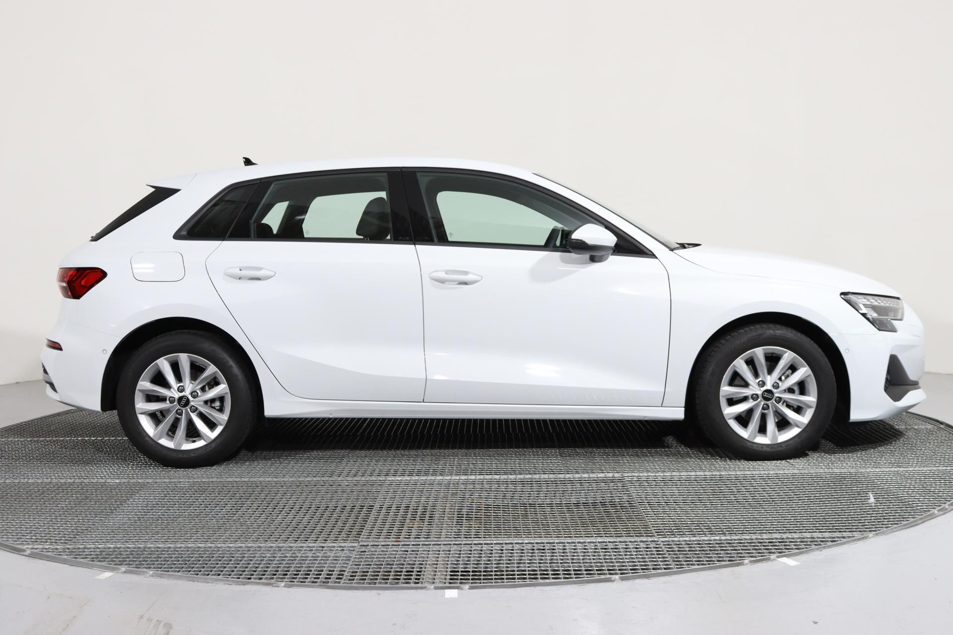 Audi A3, Sportback 35 TFSI Stronic - fotka 3