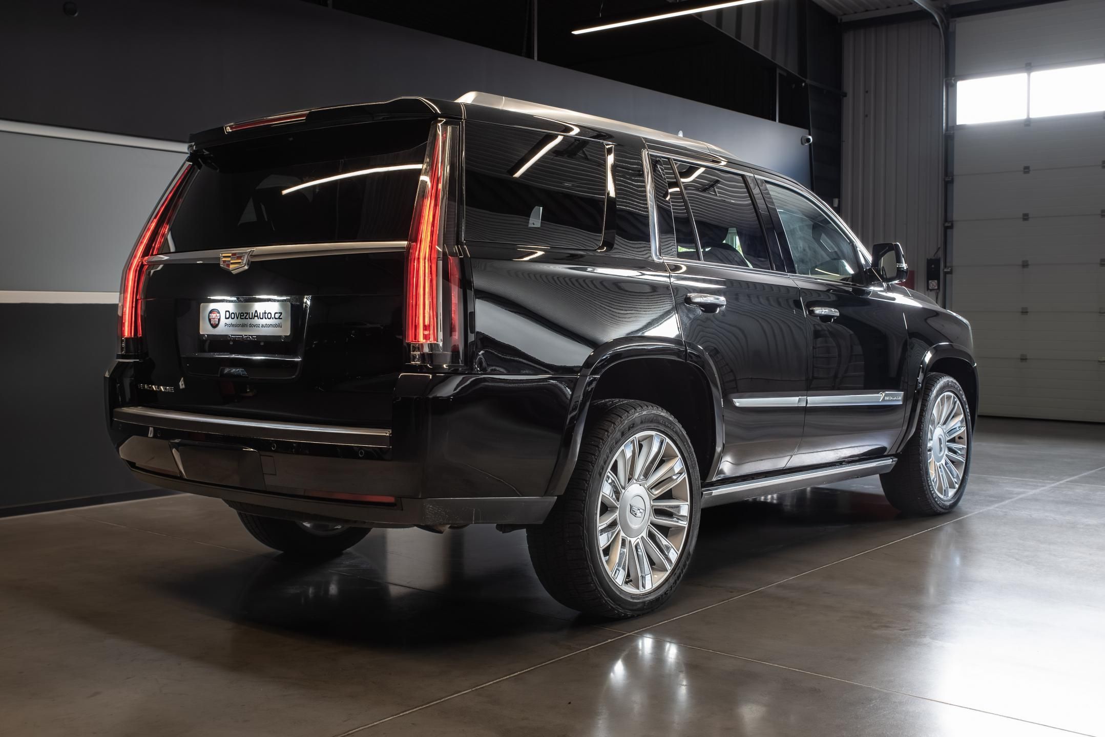 Cadillac Escalade, 6.2 V8 AWD PLATINUM, KRÁTKÝ - fotka 5