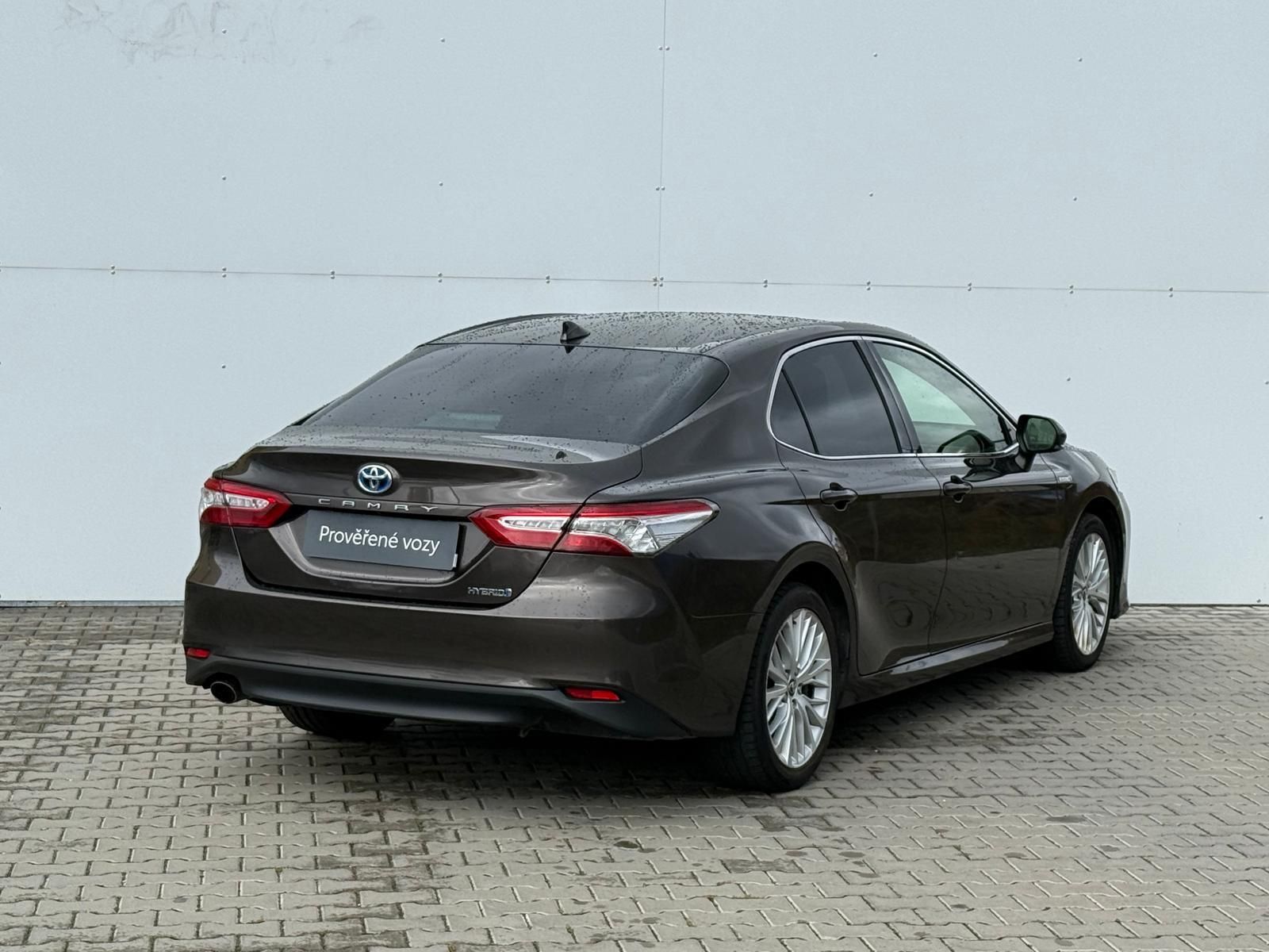 Toyota Camry, 2.5 e-CVT HSD Executive - fotka 2
