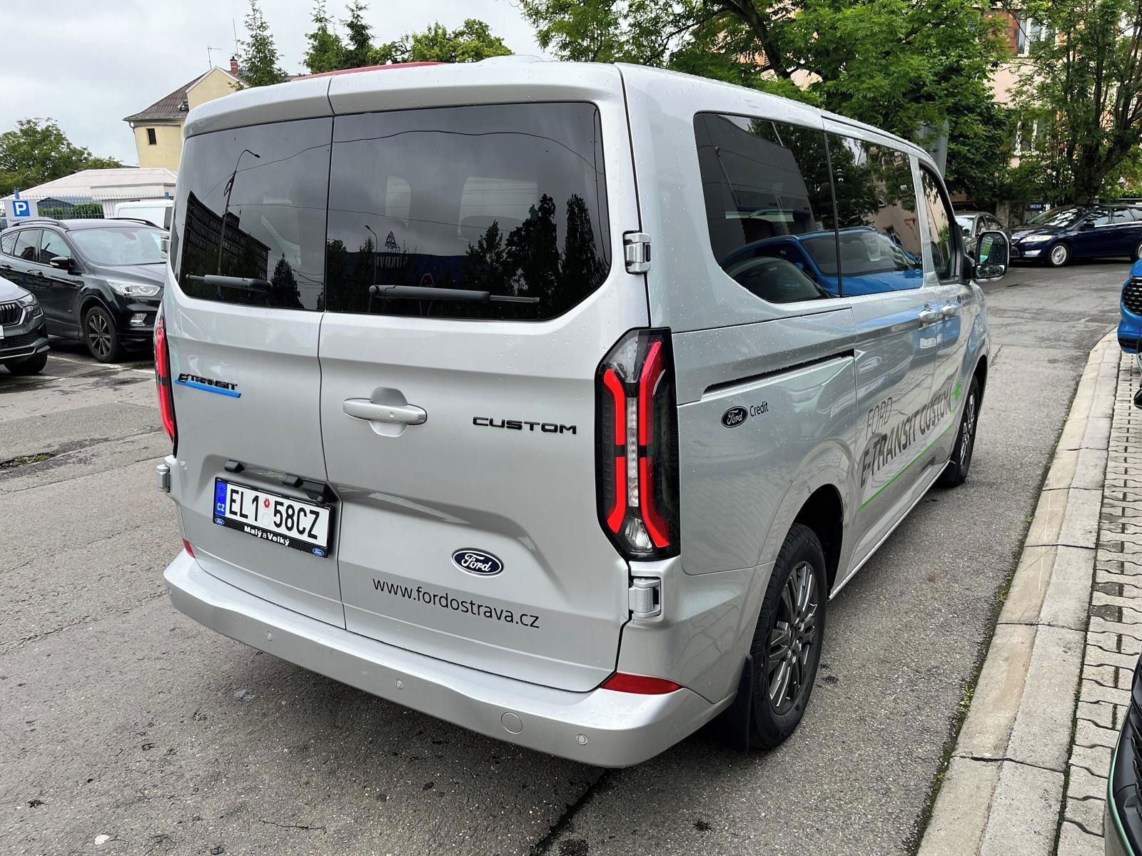 Ford Transit Custom, Kombi,64 kWh elektro 218K,DEMO - fotka 4