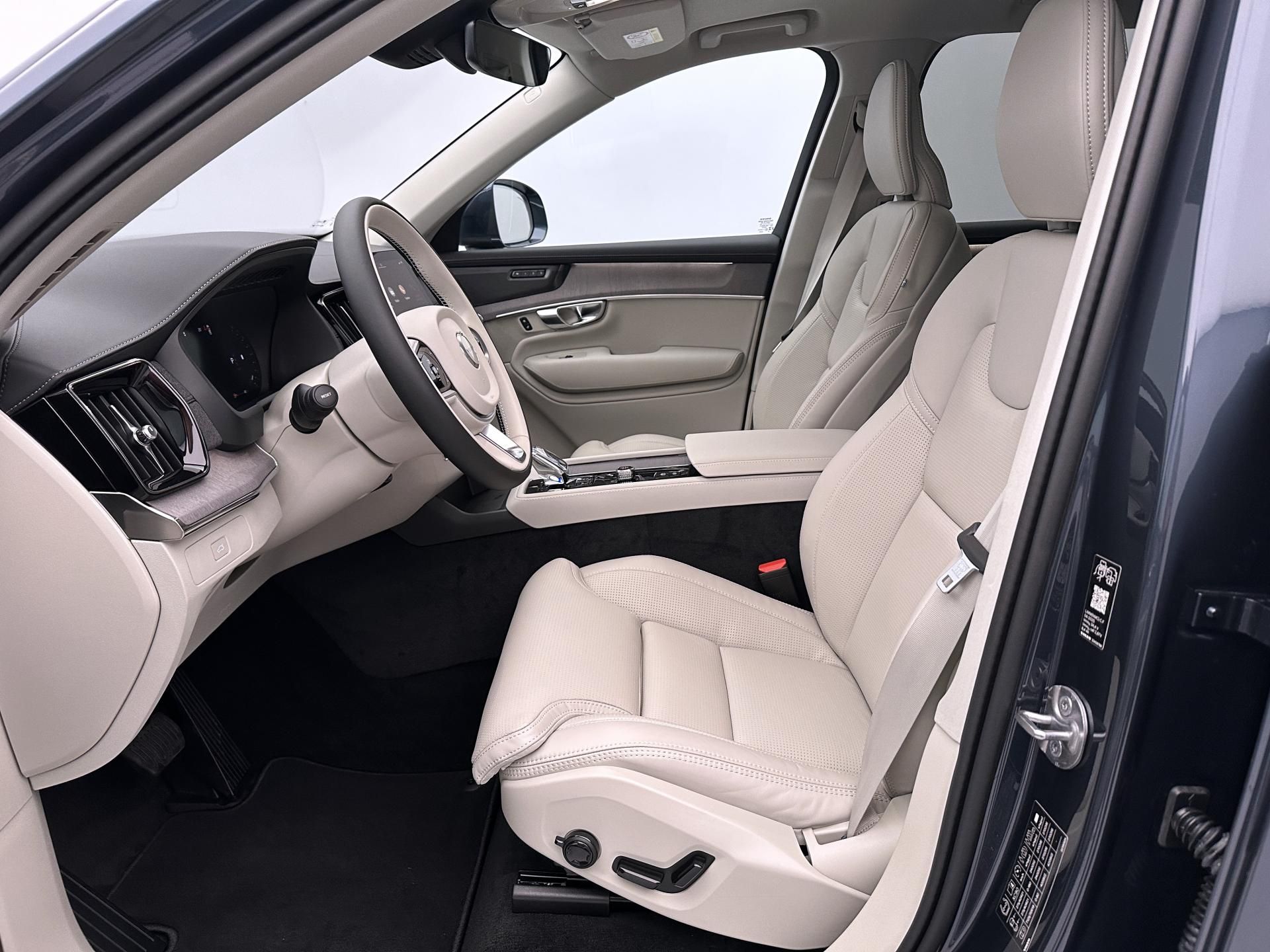 Volvo XC90, B5 AWD AUT BRIGHT PLUS 7míst - fotka 3