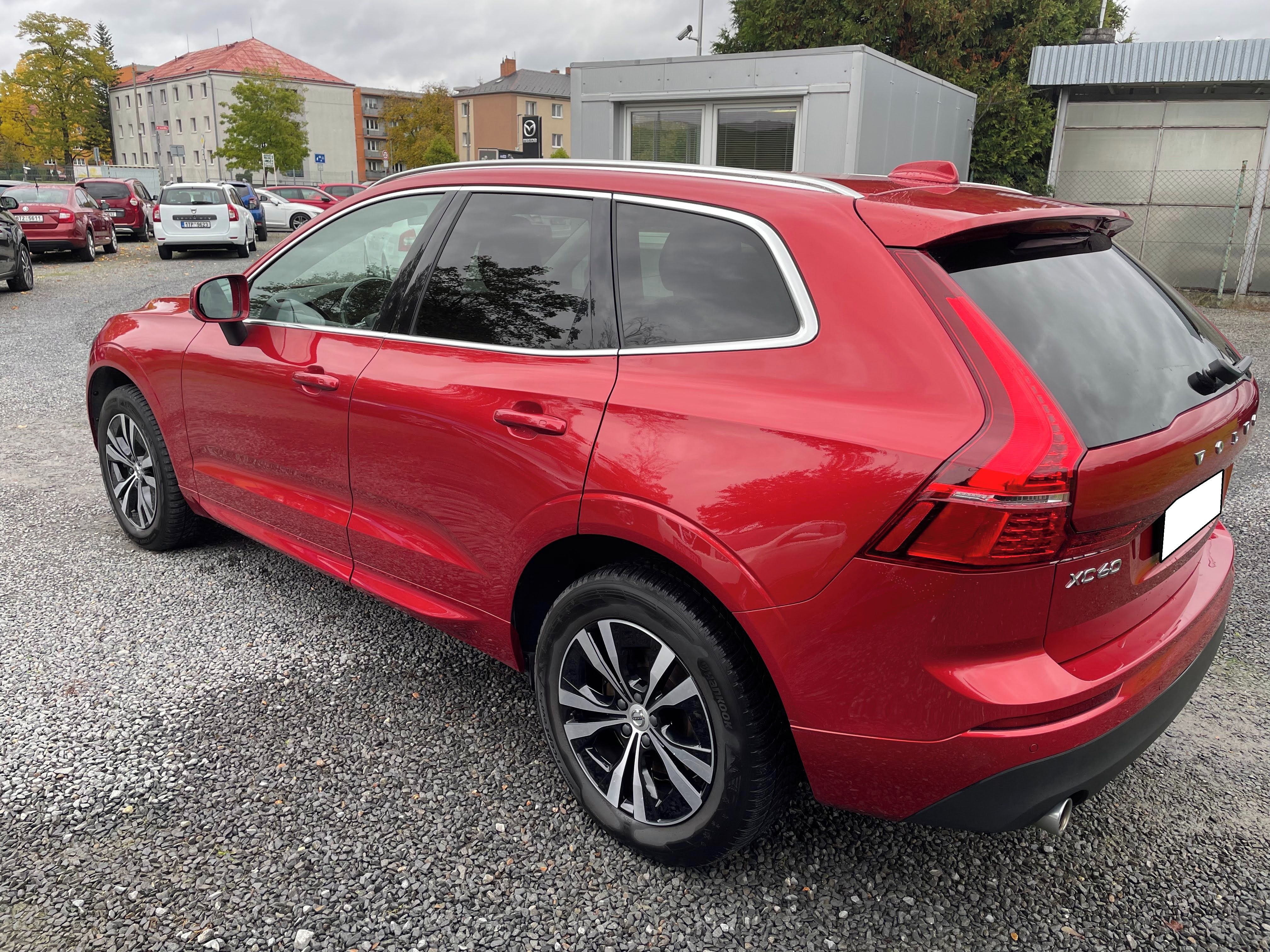Volvo XC60, 2.0 B4 MOMENTUM PRO - fotka 2