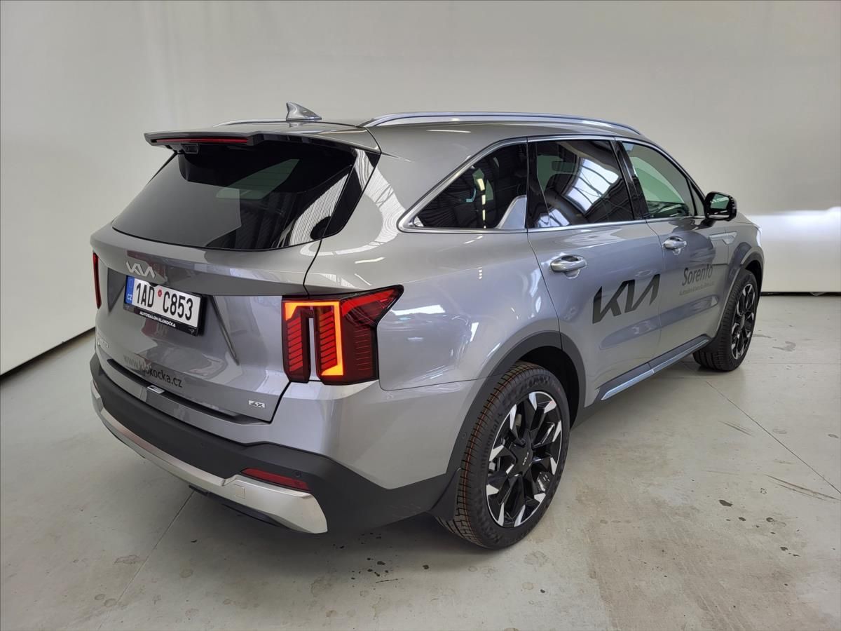 Kia Sorento, 2,2 CRDi 8DCT 4WD 7 míst. Top - fotka 4