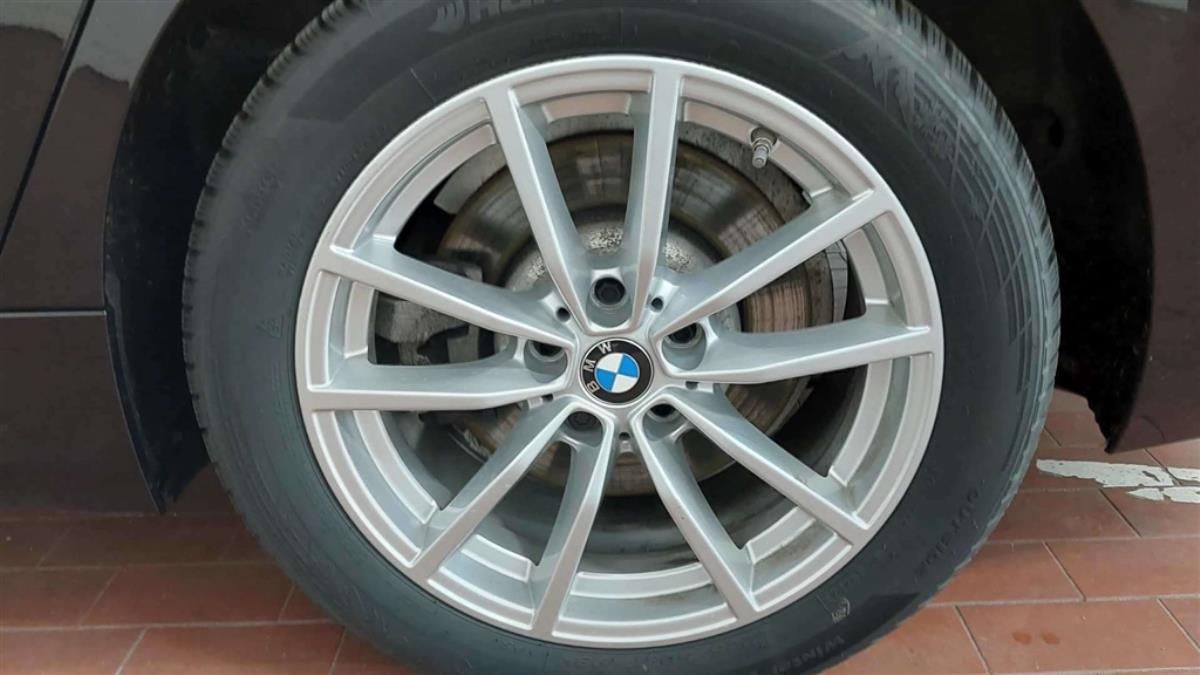 BMW Řada 3, 330e - fotka 4