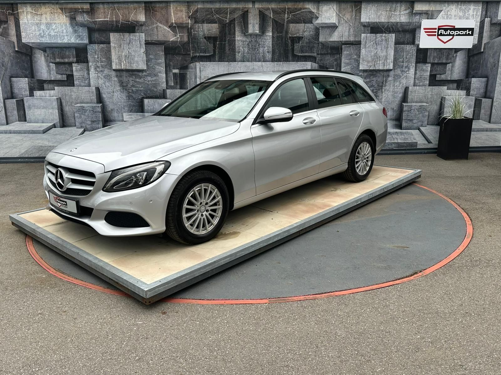 Mercedes-Benz Třídy C, 220CDI,125KW,VYHŘ. SED., TEMP. - fotka 3