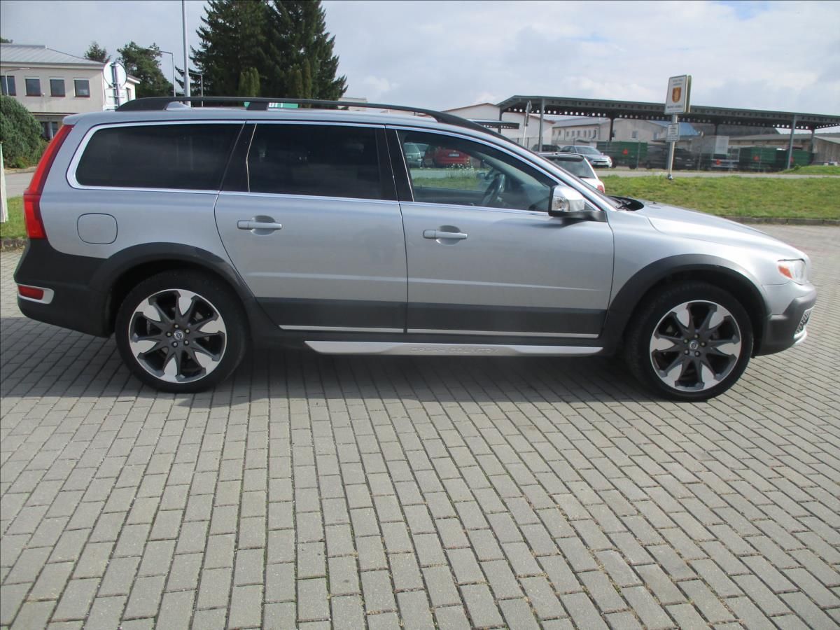 Volvo XC70, 2,4 D5 AWD MANUAL CROSSCOUNTRY - fotka 5