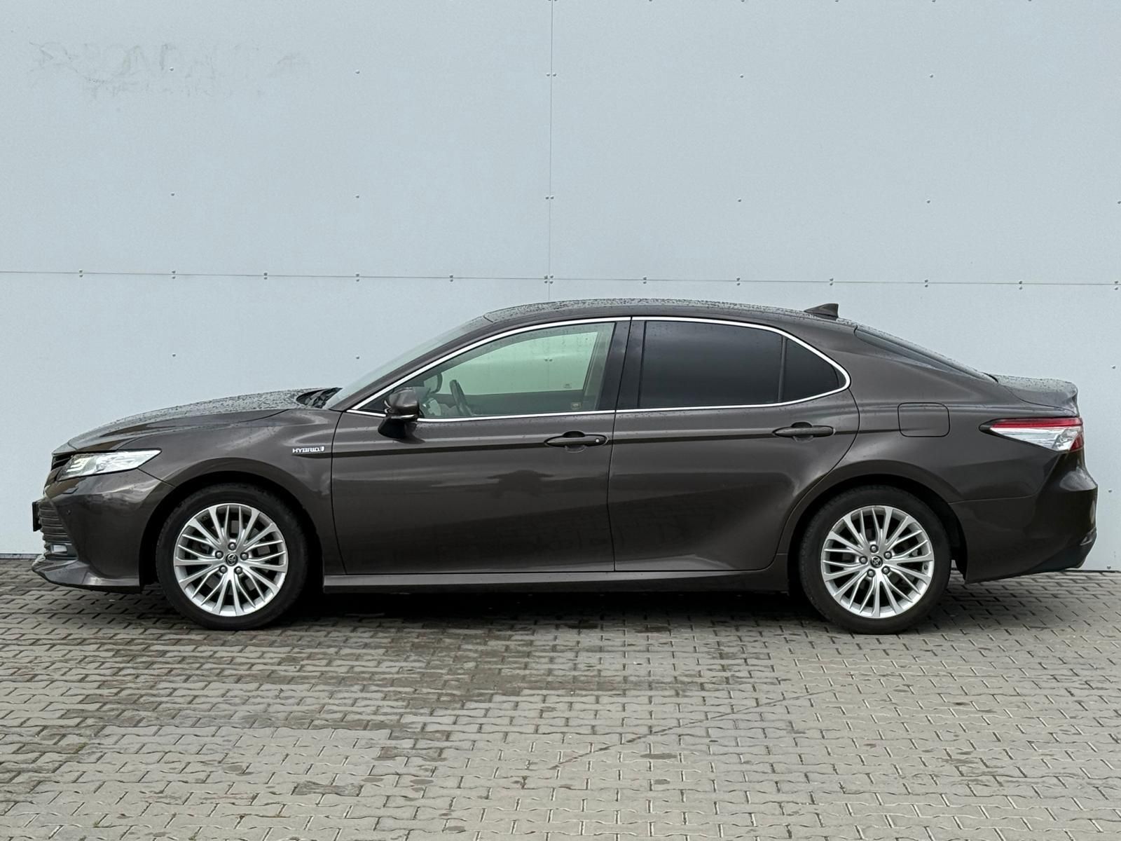 Toyota Camry, 2.5 e-CVT HSD Executive - fotka 3