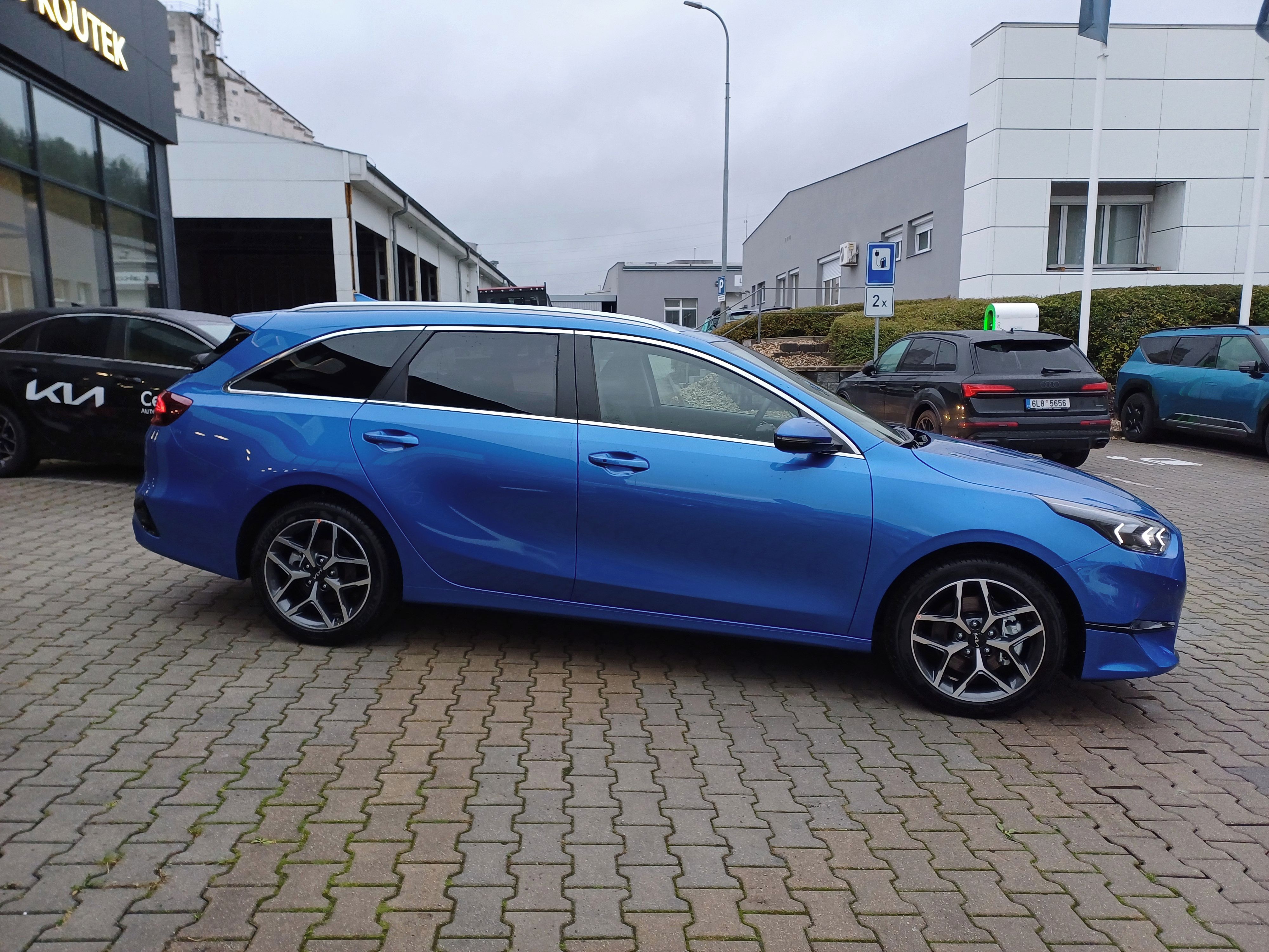 Kia Cee´d, SW 1,5 T-GDI TOP + Business - fotka 4