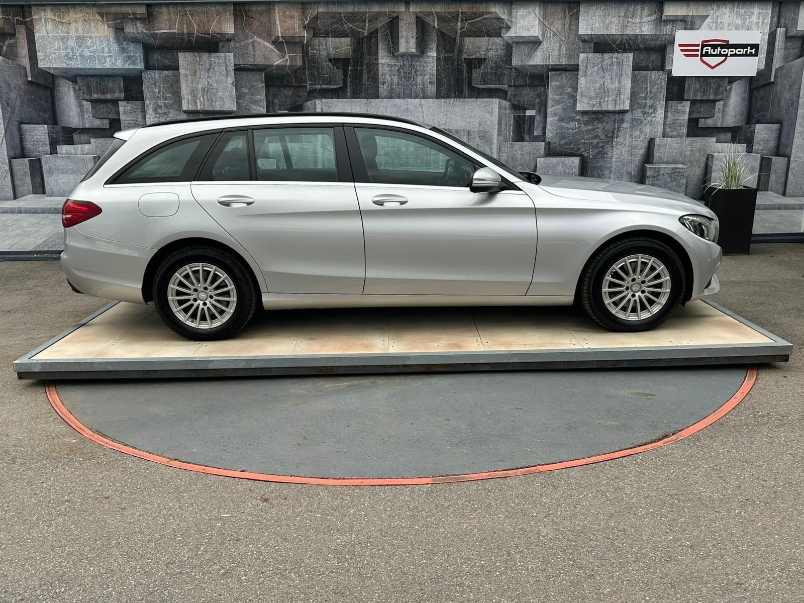 Mercedes-Benz Třídy C, 220CDI,125KW,VYHŘ. SED., TEMP. - fotka 5