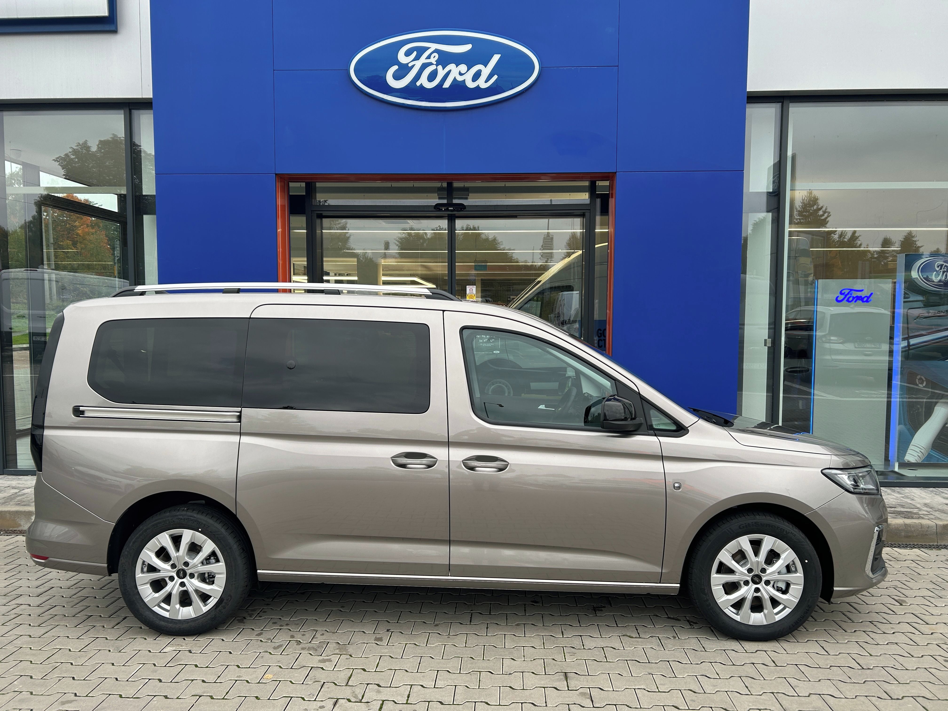 Ford Tourneo Connect, TITANIUM 2.0 Ecoblue 90kW AT - fotka 3