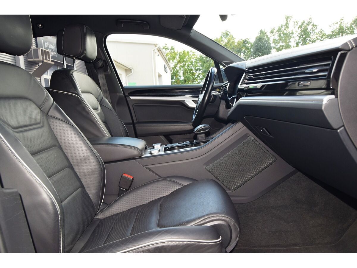 Volkswagen Touareg, R-Line 4,0 V8 TDI 421k - fotka 4