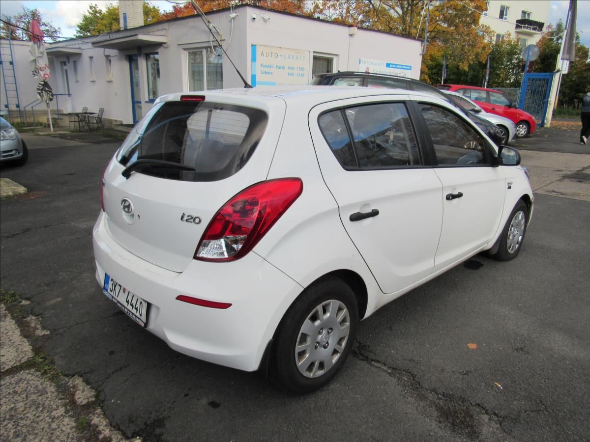 Hyundai i20, 1,2 i20 62KW 1.majitel - fotka 6