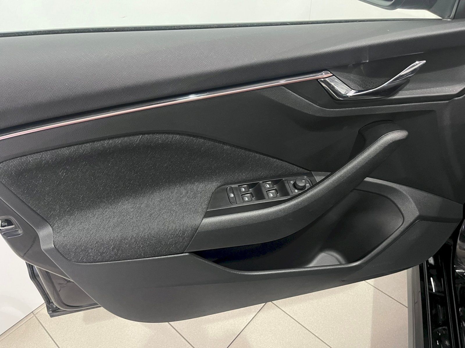 Škoda Kamiq, 1.0 TSI 85 kW A7F Top Selectio - fotka 6