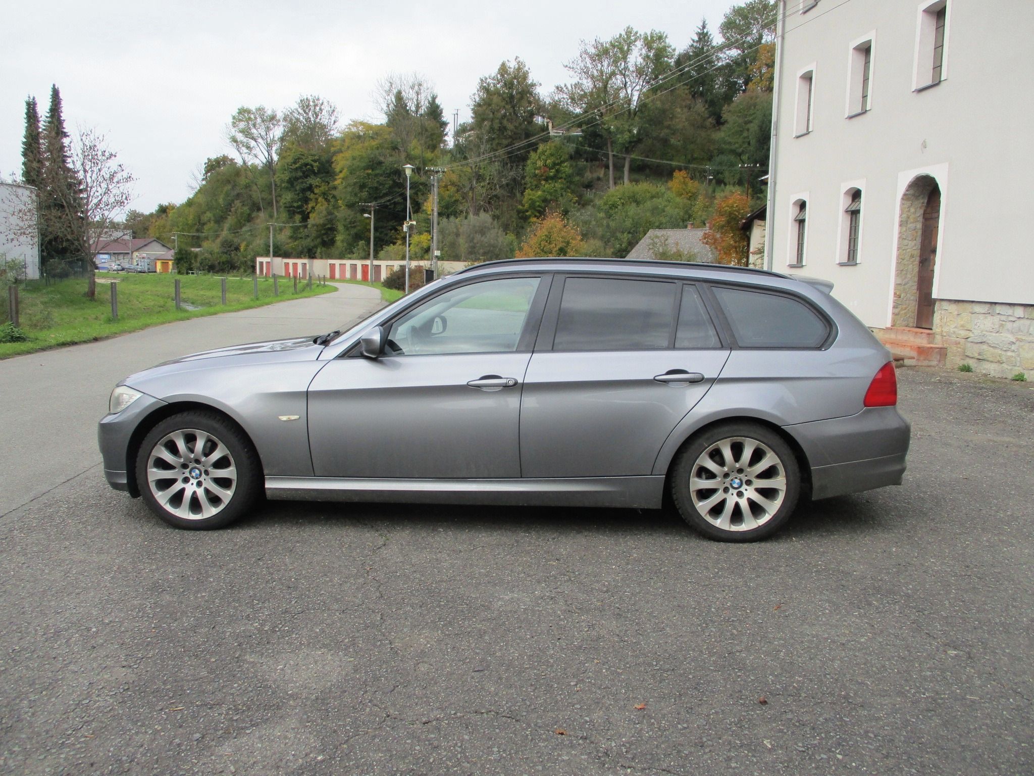 BMW Řada 3, 318 D - fotka 2