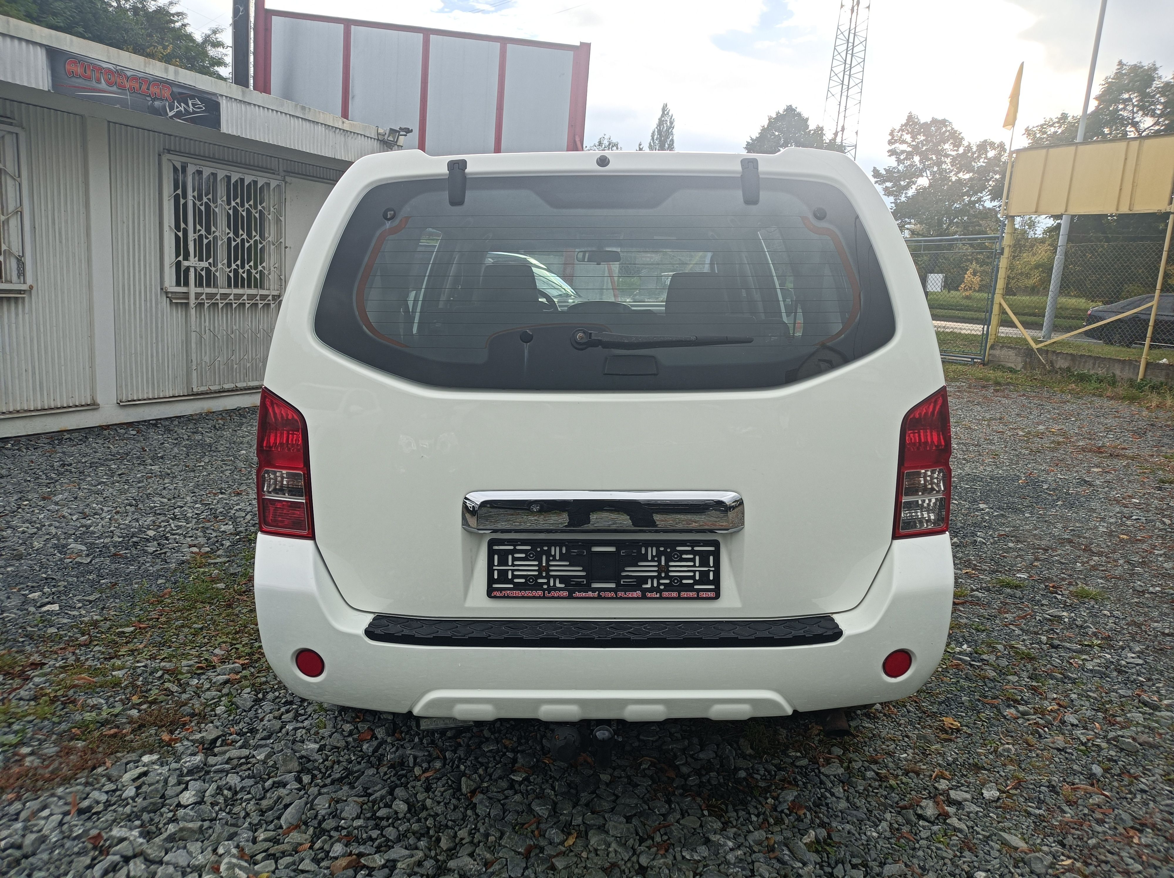 Nissan Pathfinder, 140kw,4x4,s.kniha,7míst.manuál - fotka 4