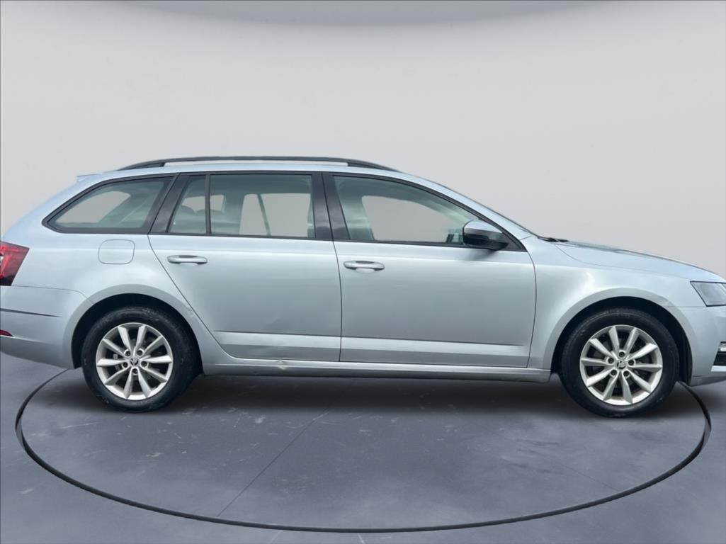 Škoda Octavia, 1,6 TDi, Navi, DPH - fotka 4