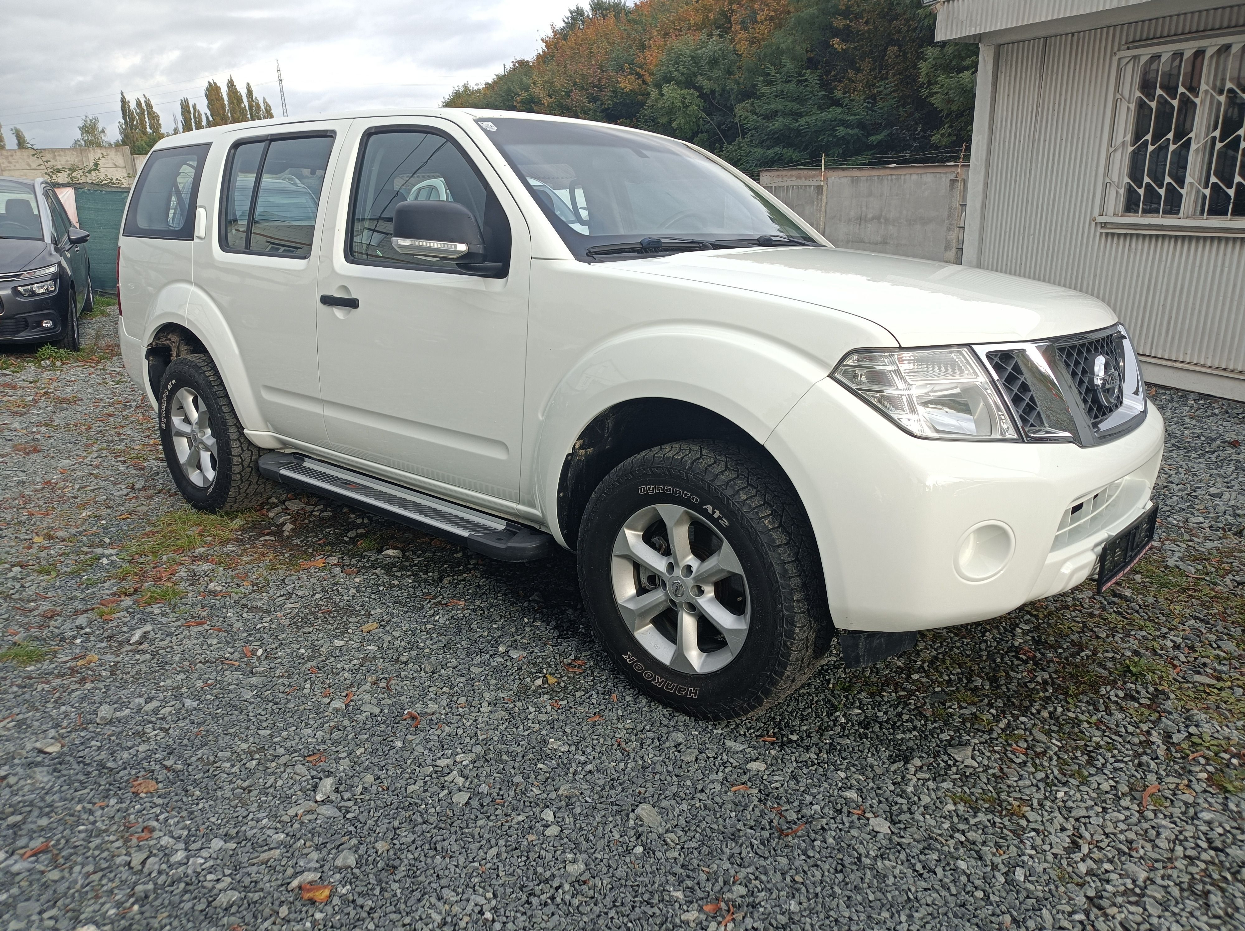Nissan Pathfinder, 140kw,4x4,s.kniha,7míst.manuál - fotka 2