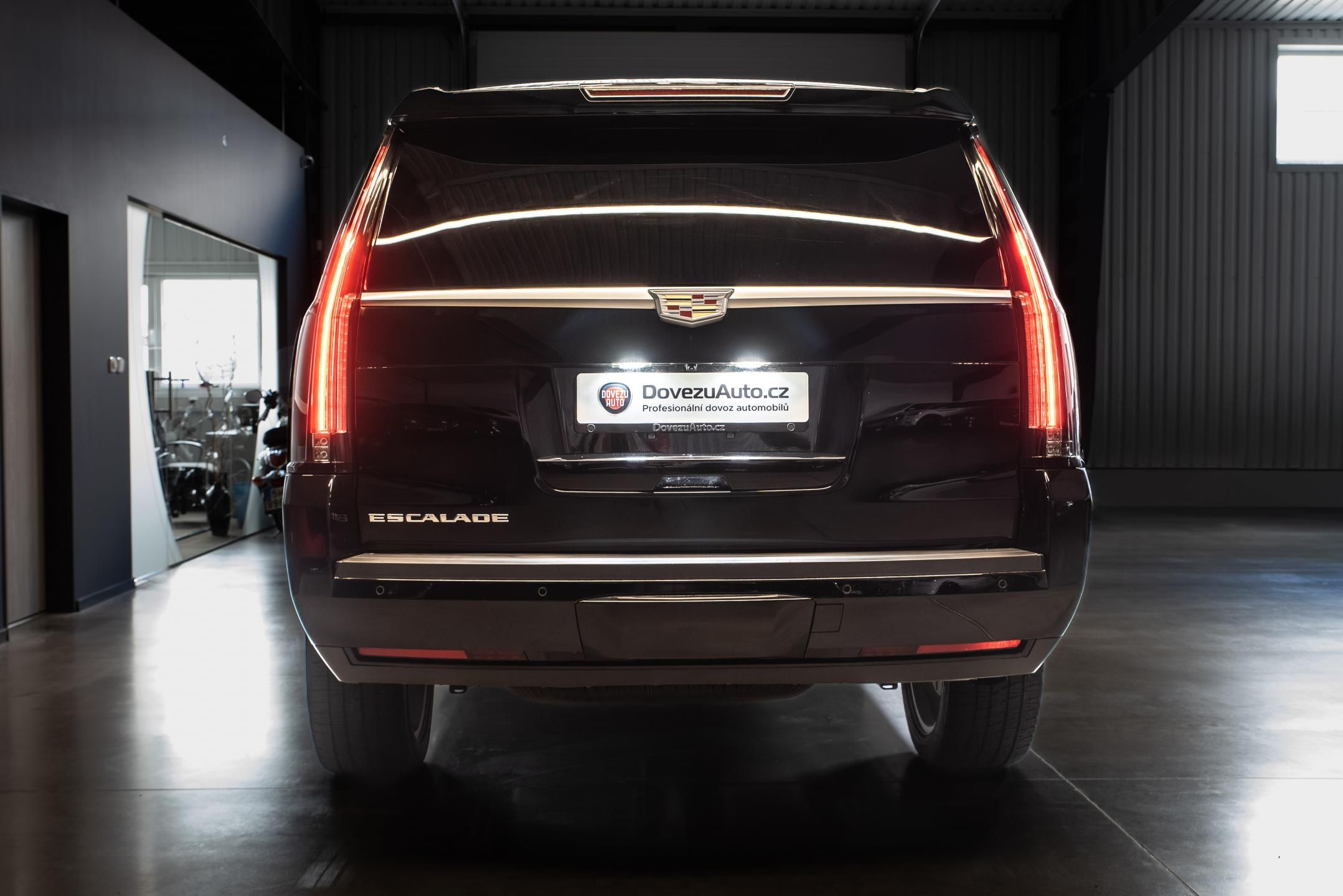 Cadillac Escalade, 6.2 V8 AWD PLATINUM, KRÁTKÝ - fotka 6