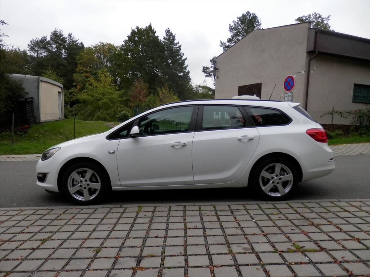 Opel Astra, 1,6 CDTi, 81 Kw, Dual klima, N - fotka 6