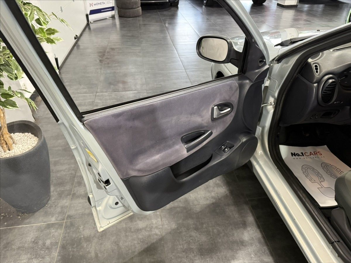 Renault Mégane, 1,4   i KLIMA ALU PO ROZVODECH - fotka 6