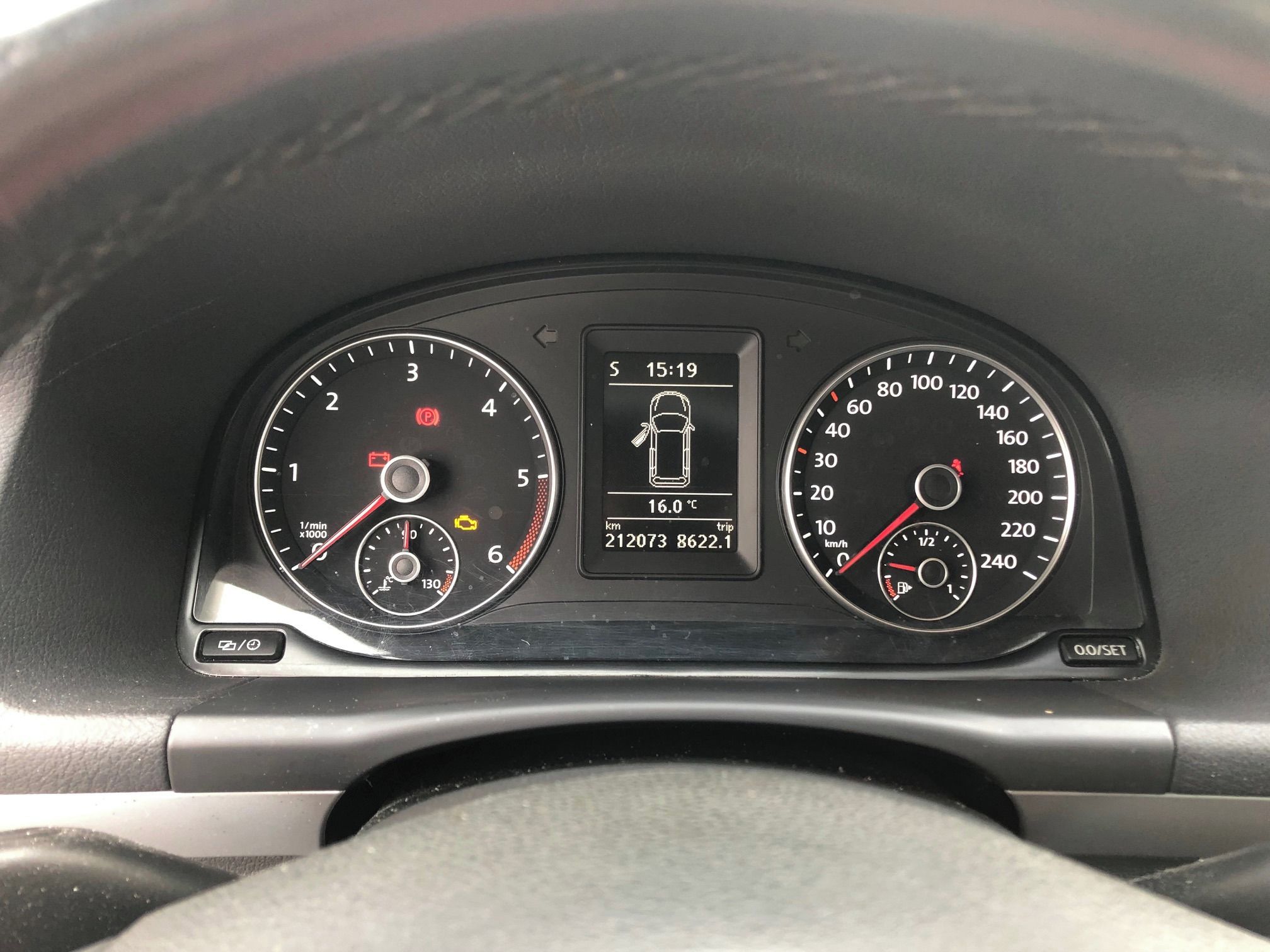 Volkswagen Touran, 1.6 TDI Servisováno - fotka 5