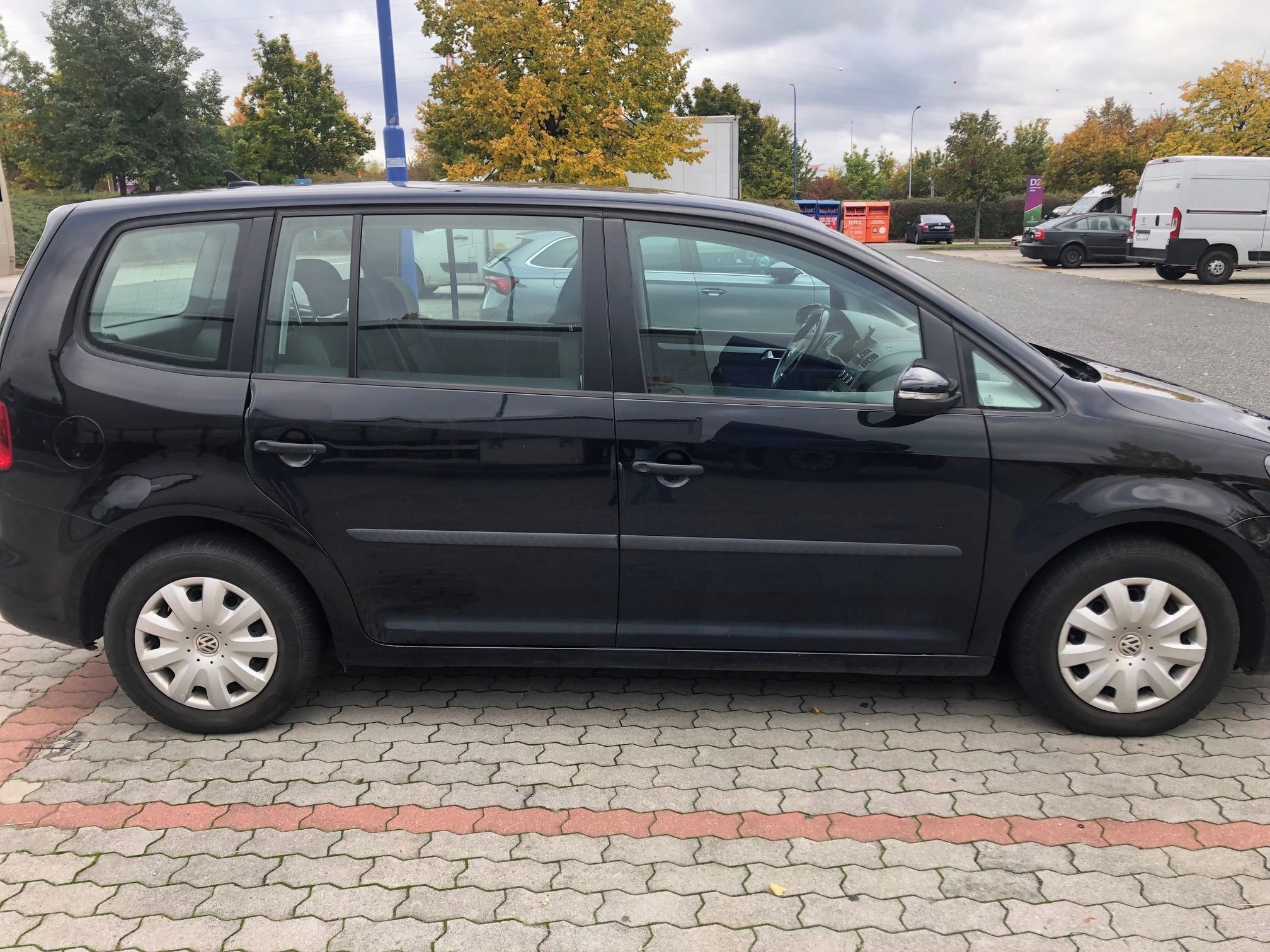 Volkswagen Touran, 1.6 TDI Servisováno - fotka 2