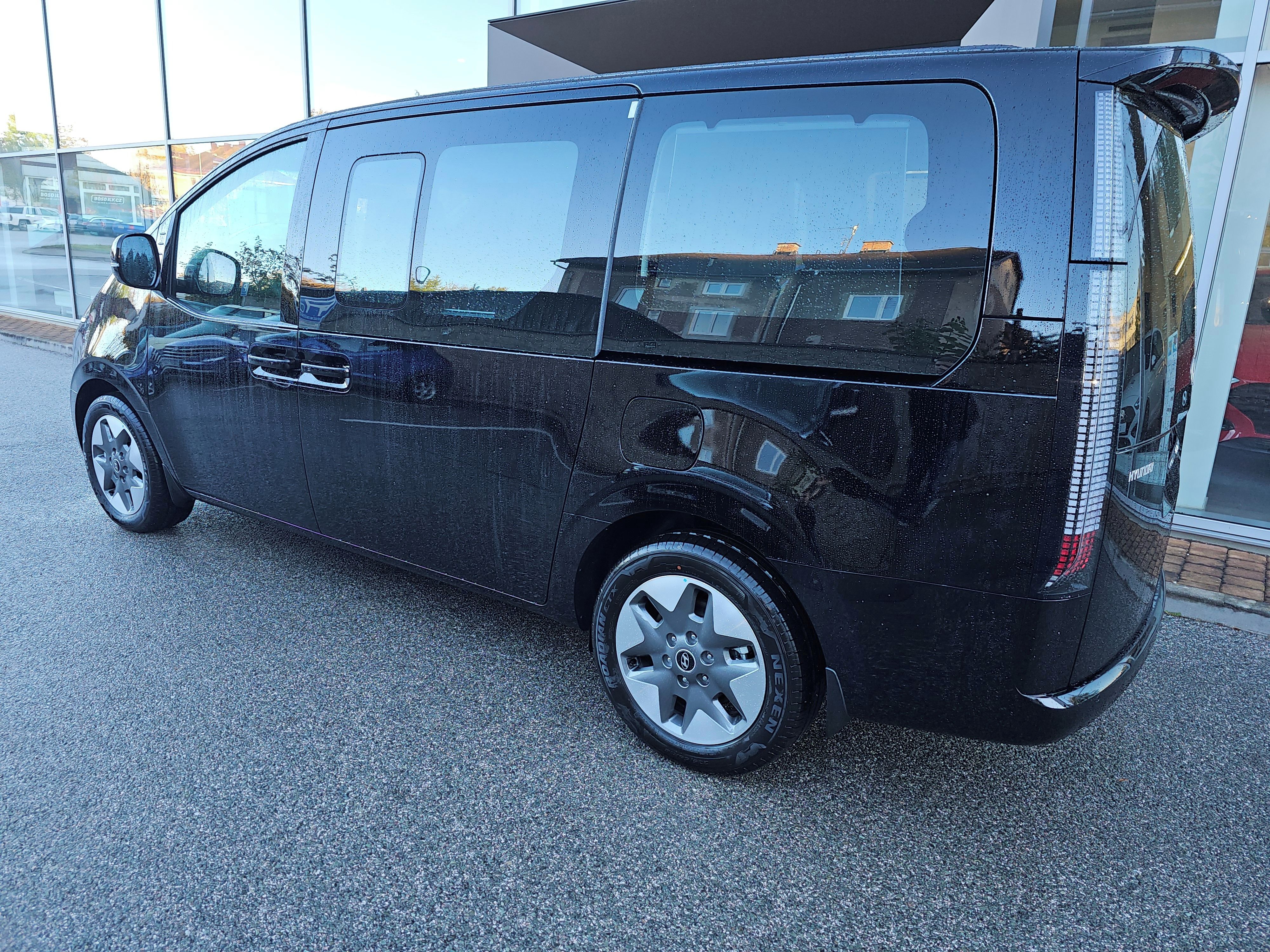 Hyundai Staria, 1,6T Hybrid 6-AT Style PREMIUM - fotka 3