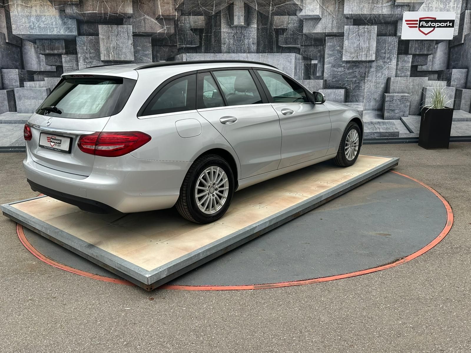 Mercedes-Benz Třídy C, 220CDI,125KW,VYHŘ. SED., TEMP. - fotka 6