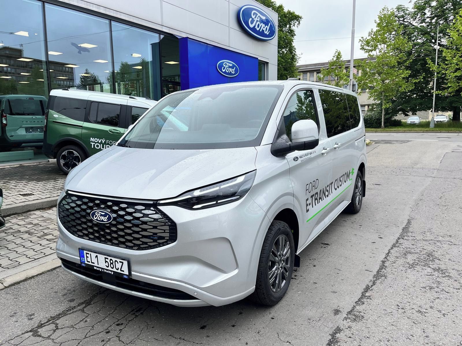 Ford Transit Custom, Kombi,64 kWh elektro 218K,DEMO