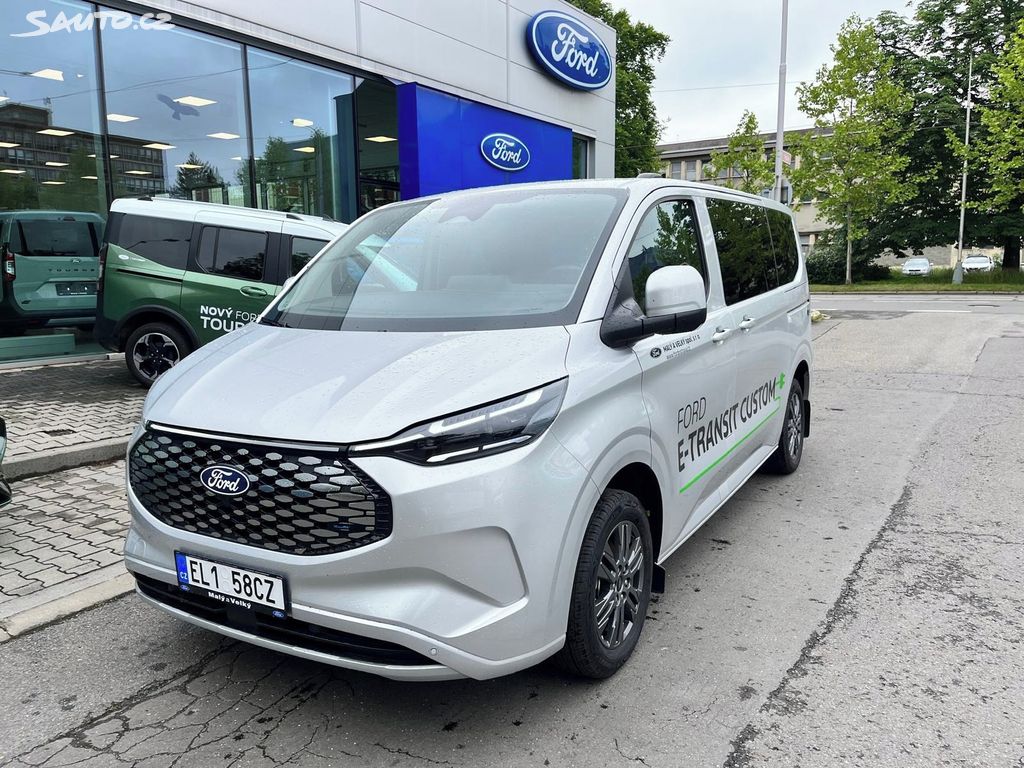 Ford Transit Custom, Kombi,64 kWh elektro 218K,DEMO