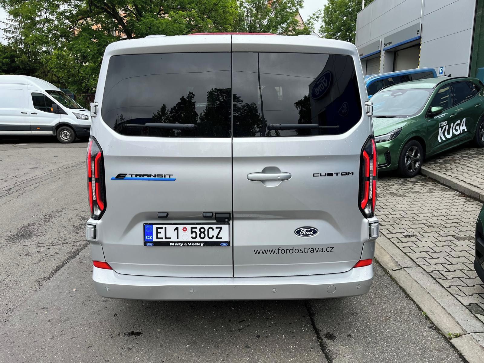Ford Transit Custom, Kombi,64 kWh elektro 218K,DEMO - fotka 5