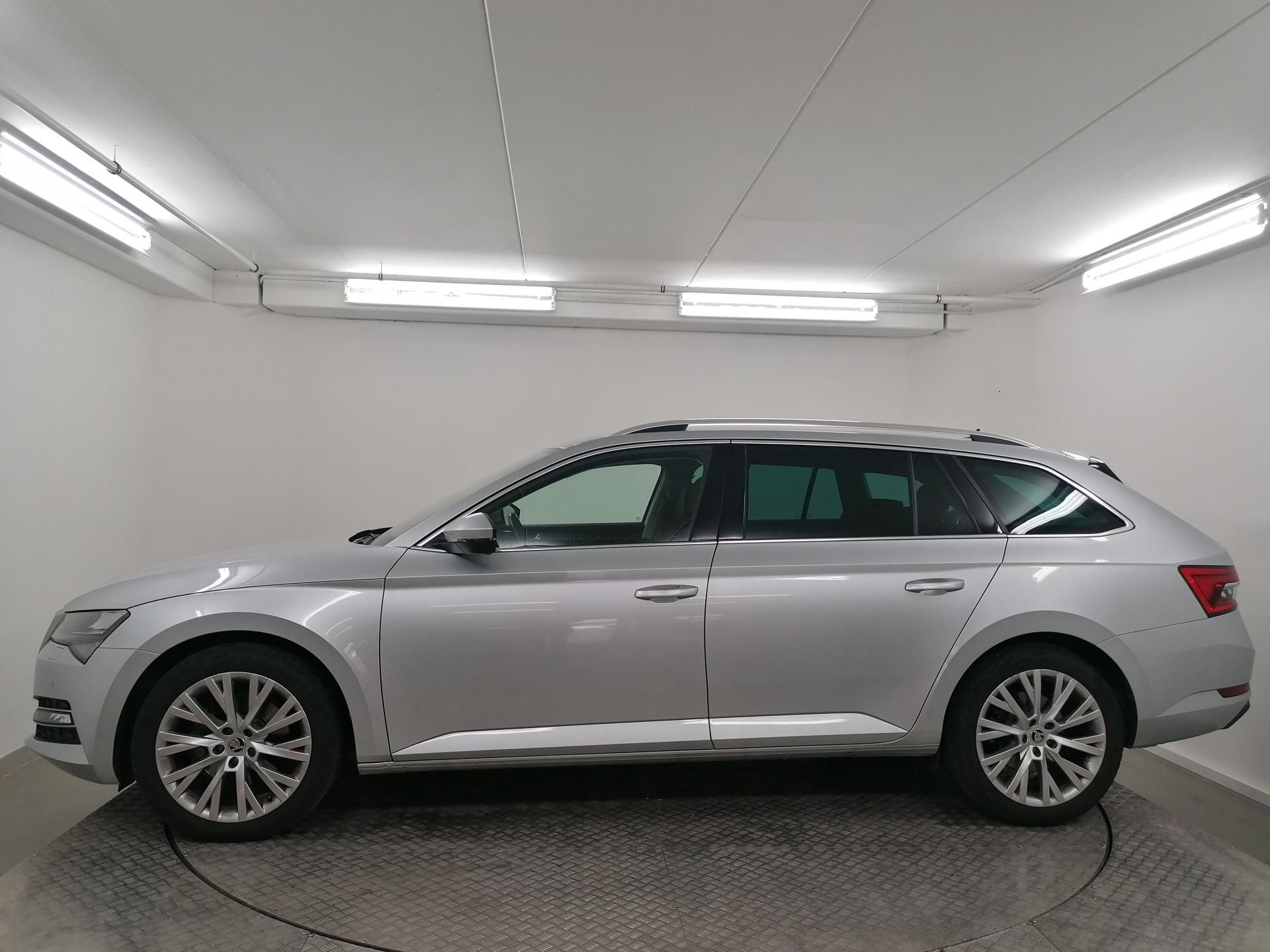 Škoda Superb, 2,0 TDI DSG 4x4 STYLE,1.MAJ.ČR - fotka 2