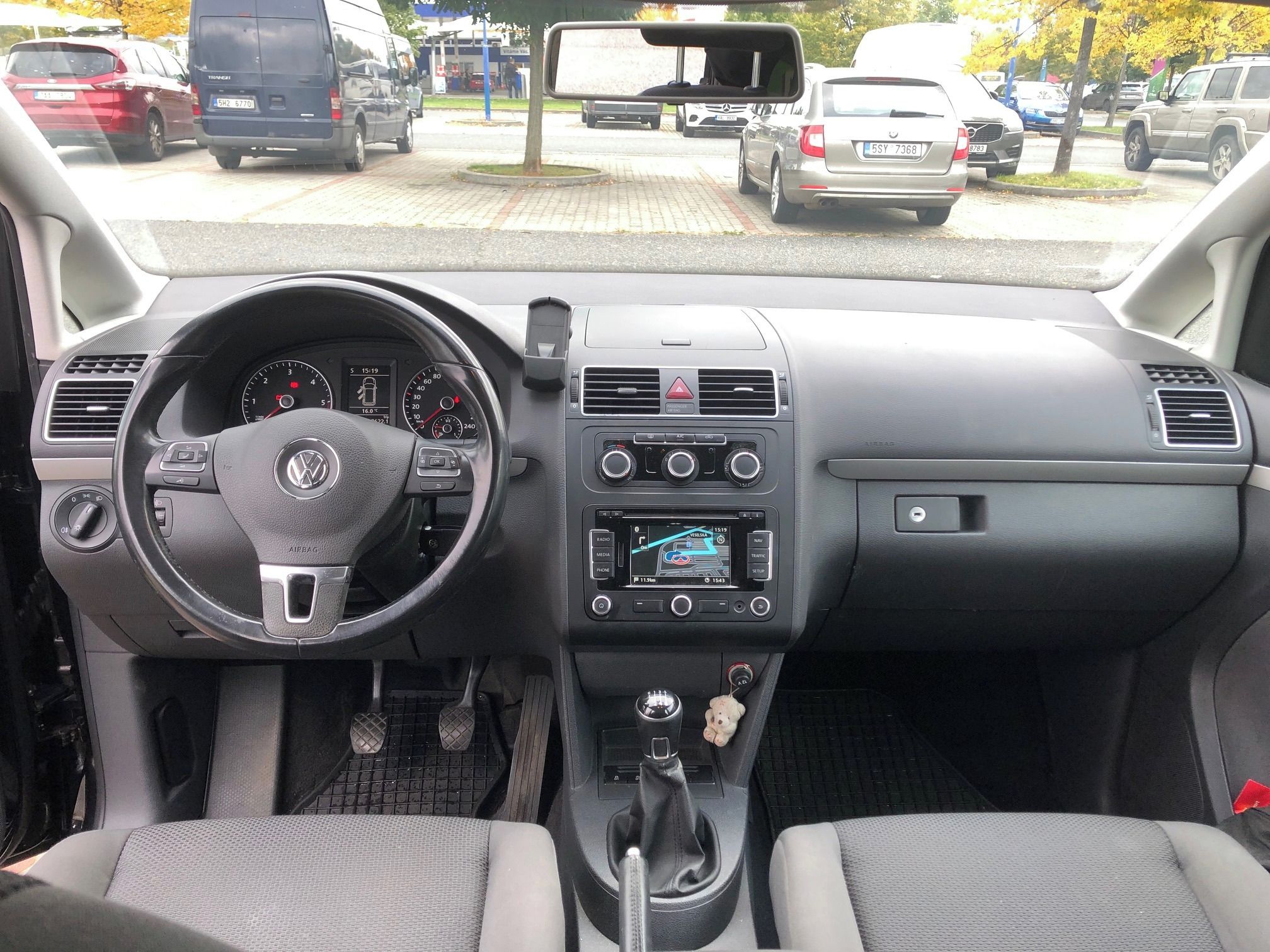 Volkswagen Touran, 1.6 TDI Servisováno - fotka 6
