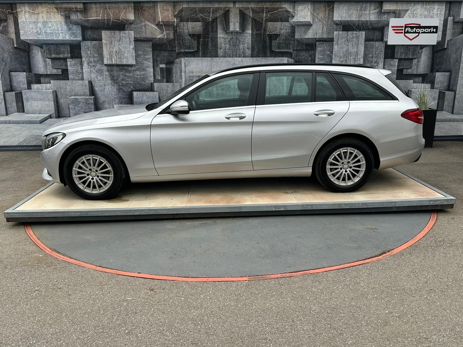 Mercedes-Benz Třídy C, 220CDI,125KW,VYHŘ. SED., TEMP. - fotka 4