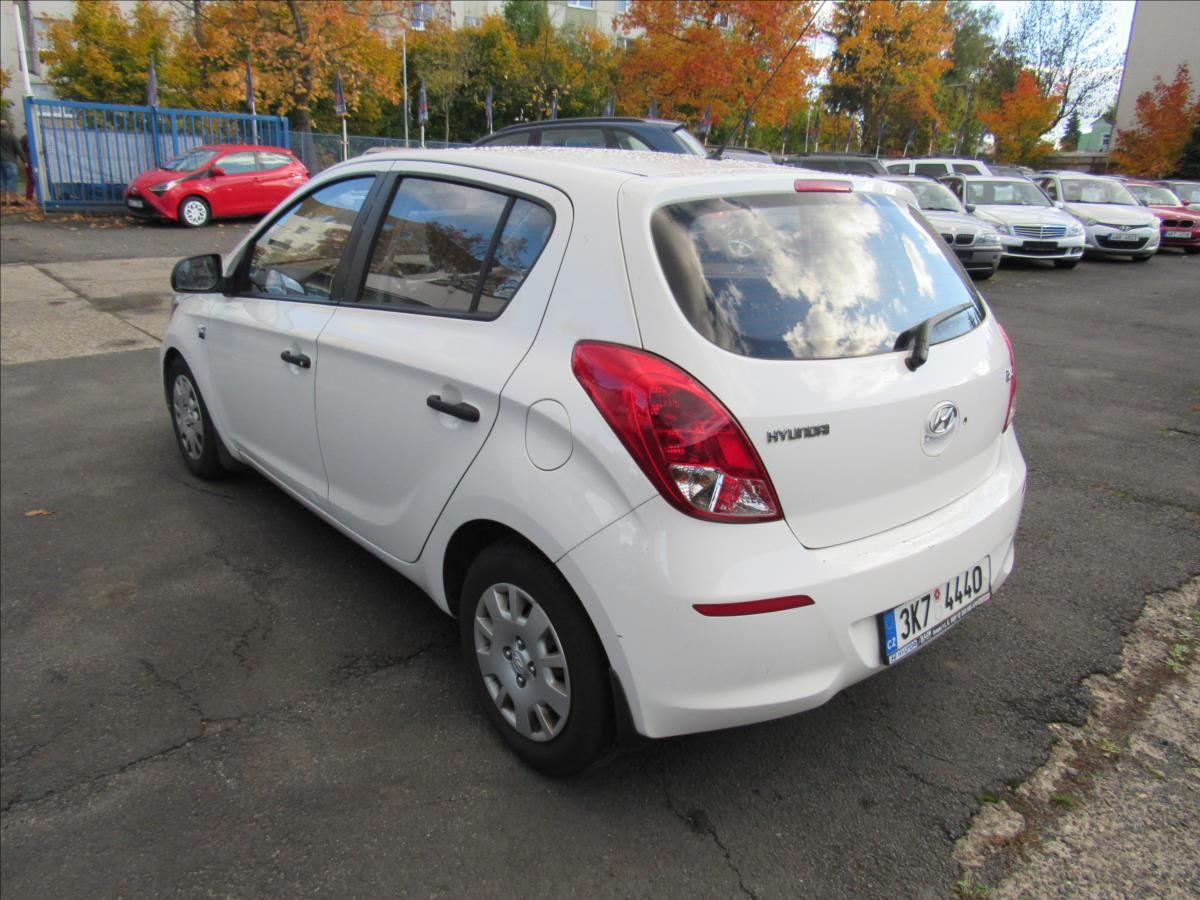 Hyundai i20, 1,2 i20 62KW 1.majitel - fotka 4