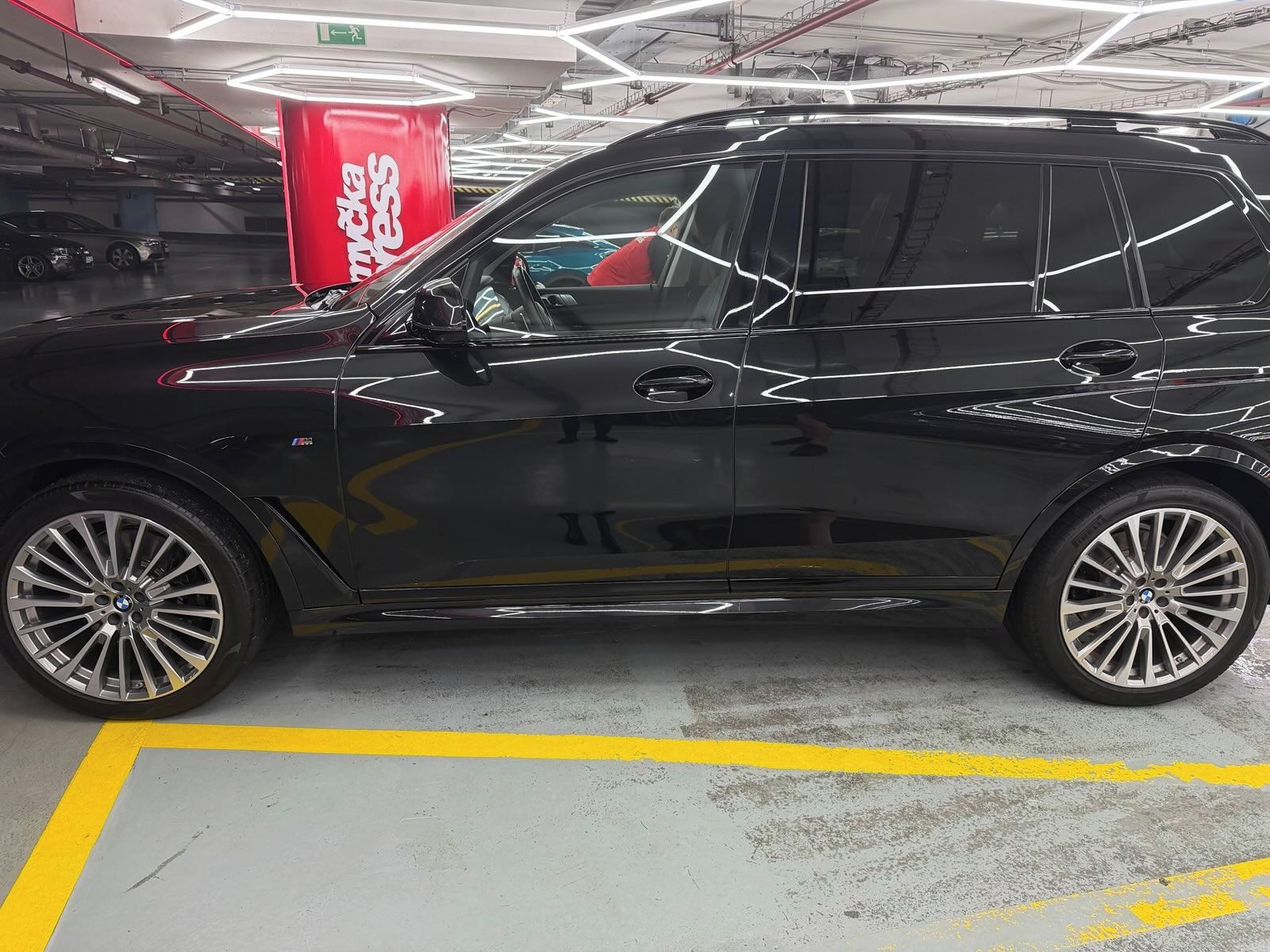 BMW X7, BMW X7 40d M 50years 2022 - fotka 4