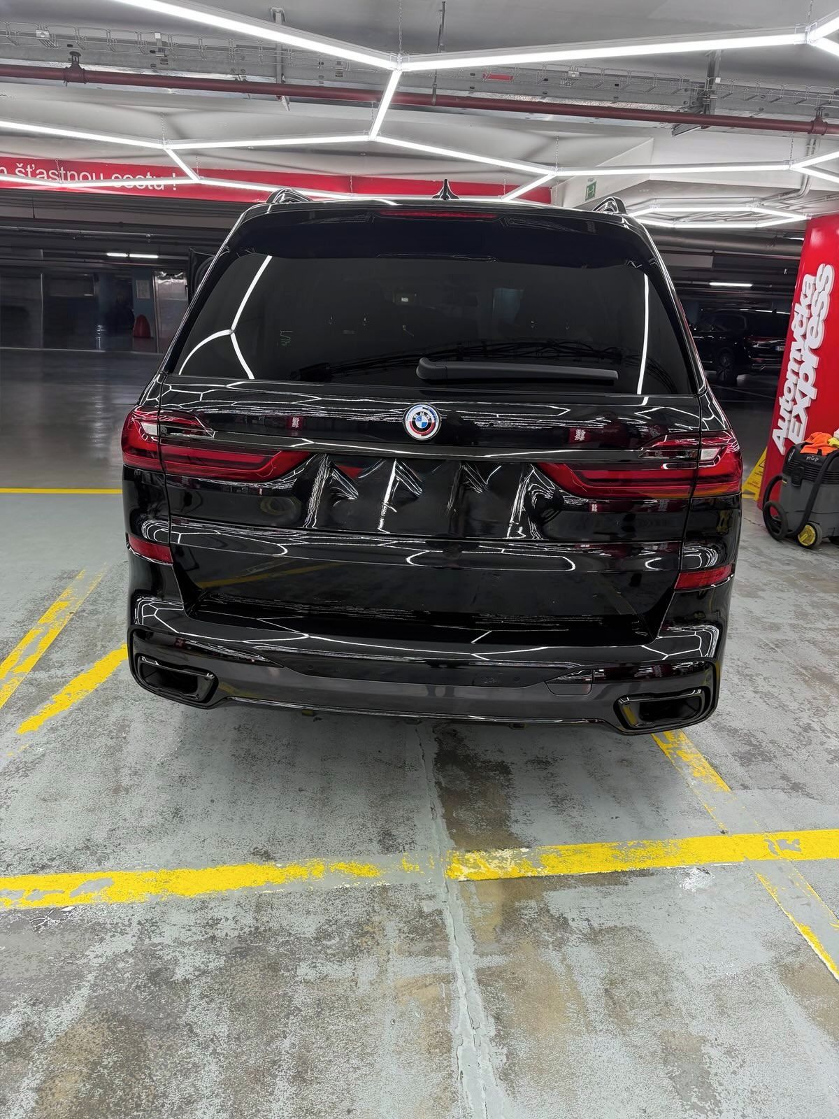 BMW X7, BMW X7 40d M 50years 2022 - fotka 3