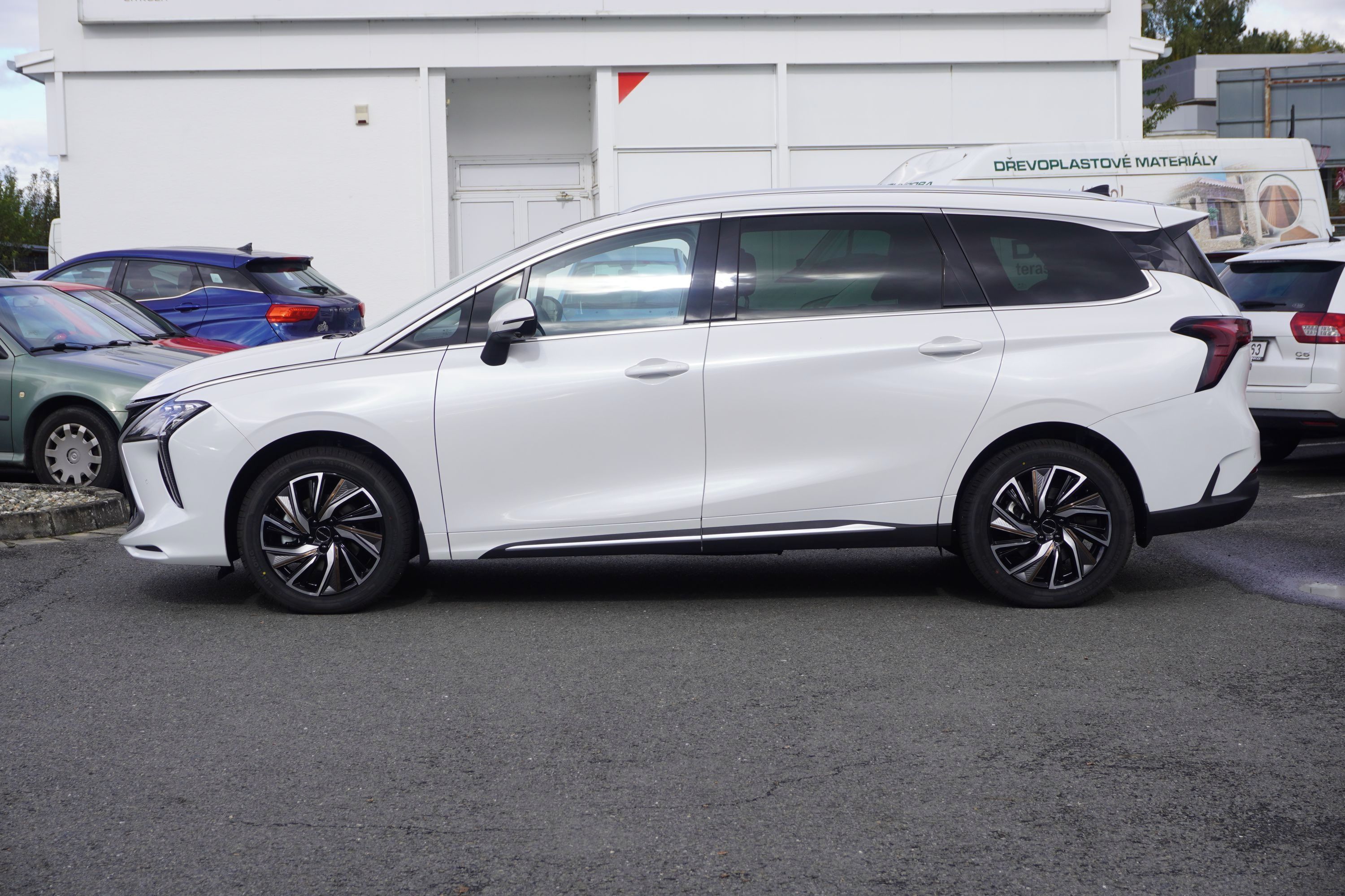 Dongfeng U-Tour, Exclusive FR 7míst - fotka 2