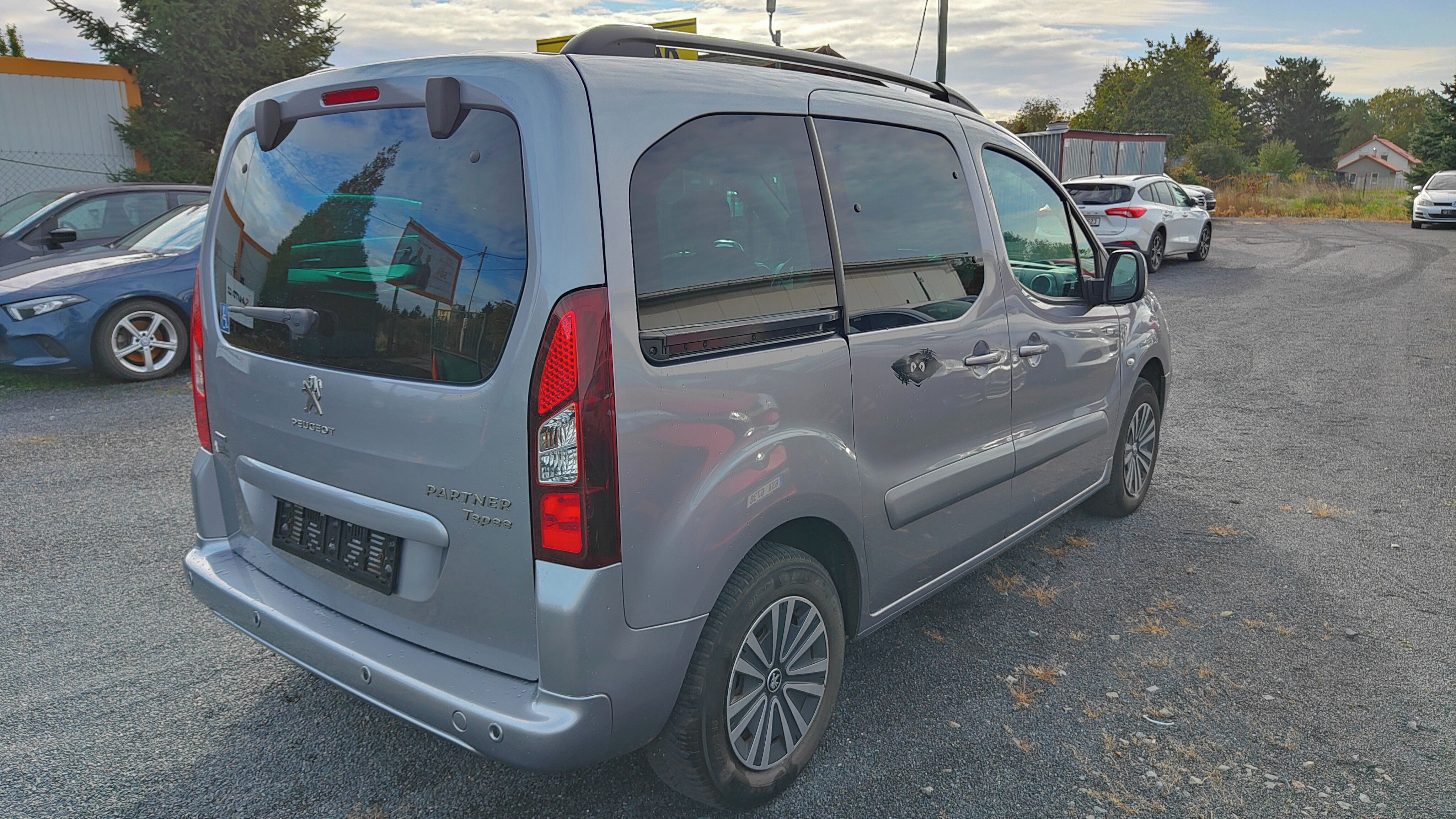 Peugeot Partner, 1.2 81kW, NAVI, kamera - fotka 3