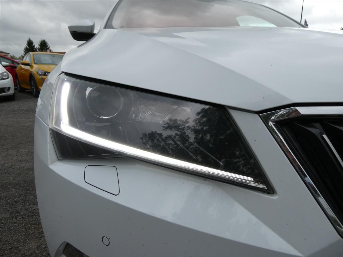 Škoda Superb, 2,0 TDI 140kW 4x4 L&K DSG - fotka 5