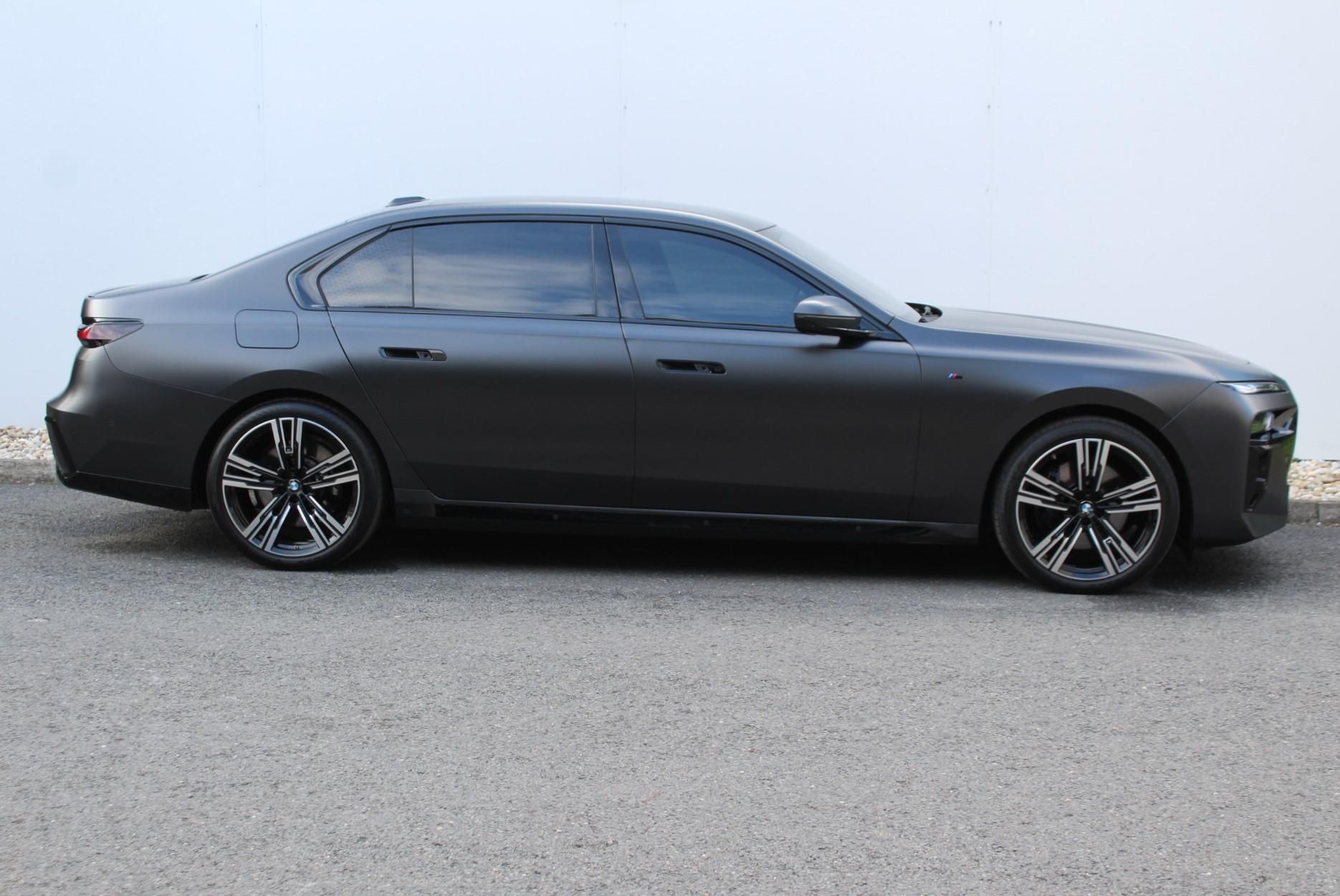 BMW Řada 7, 740d xDrive Sedan - fotka 3