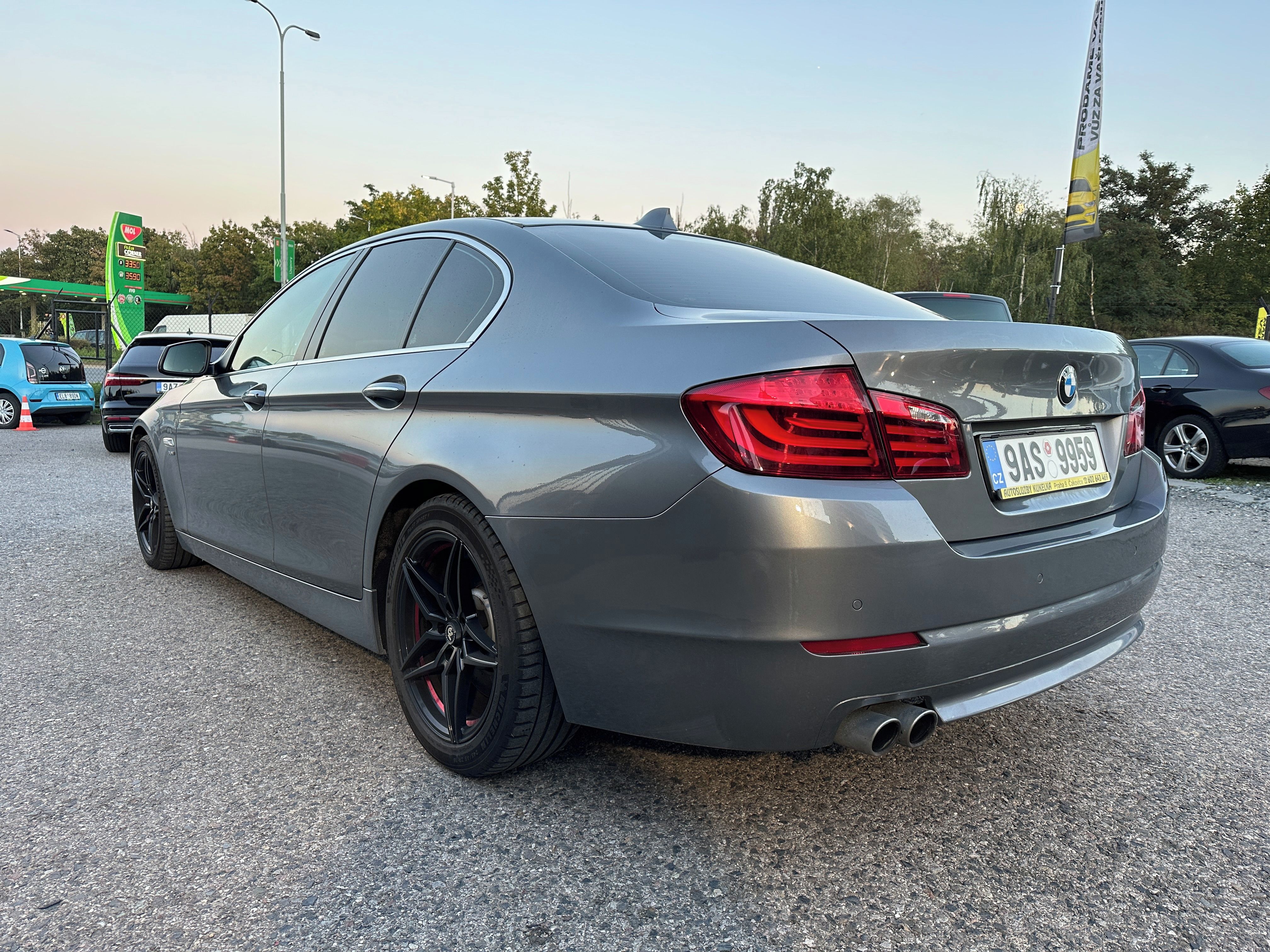 BMW Řada 5, BMW 530D 2011 - fotka 4