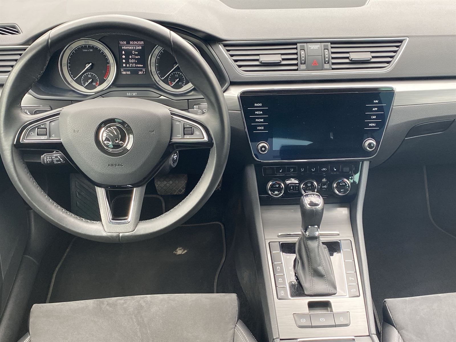 Škoda Superb, 2.0 TDI DSG Style - fotka 5
