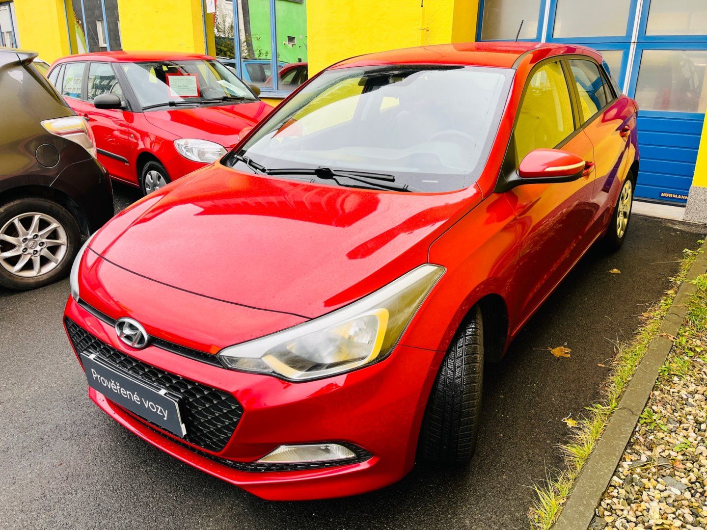 Hyundai i20, 1.2 i BENZÍN NAJ JEN 48 TIS KM - fotka 3